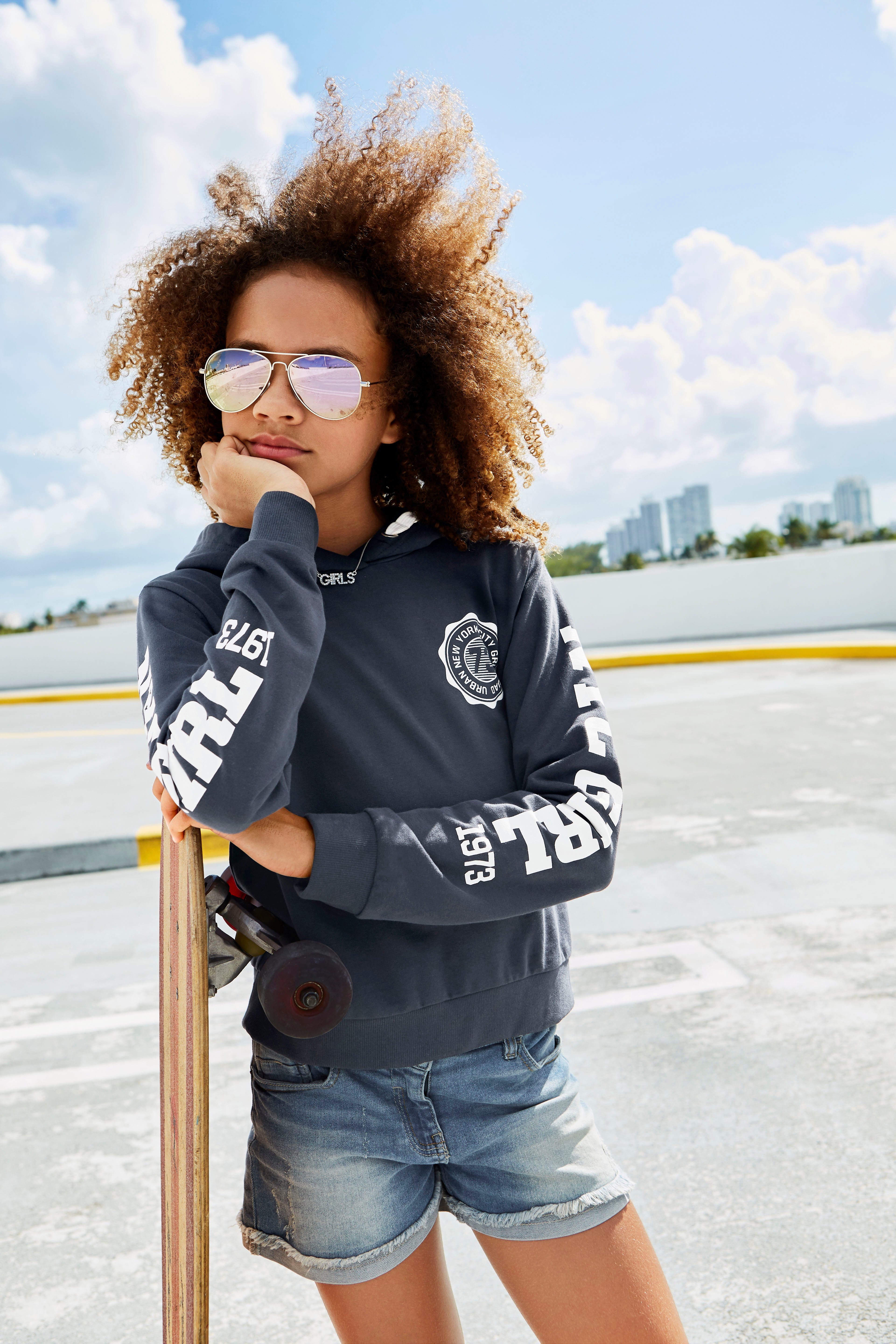 KIDSWORLD Kapuzensweatshirt in kurzer Form