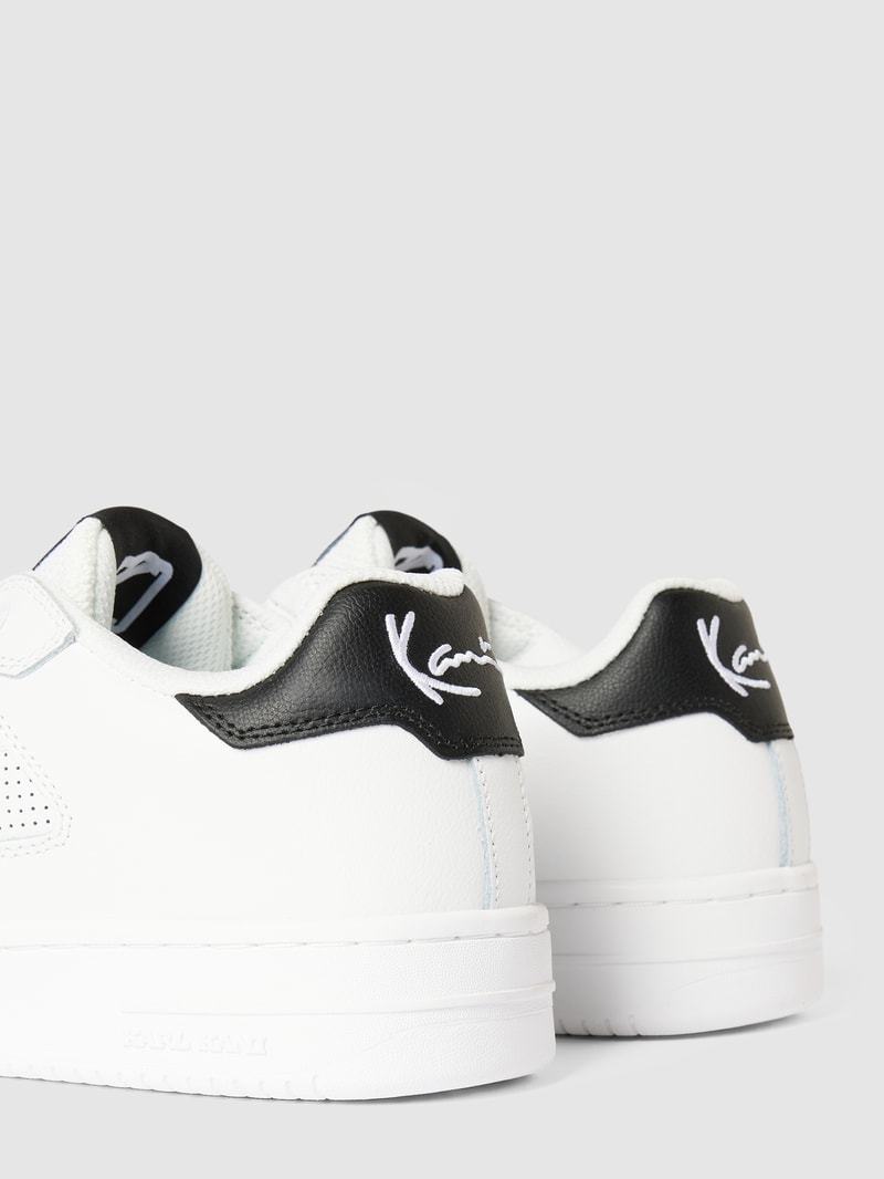 Sneaker mit Label-Details Modell 'Classic' in weiss