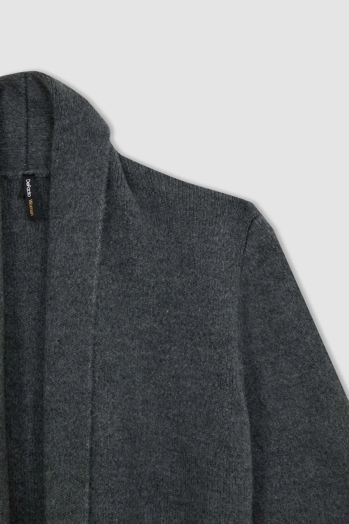 DeFacto  Lange Strickjacke mit entspannter Passform und Schalkragen und Gürtel