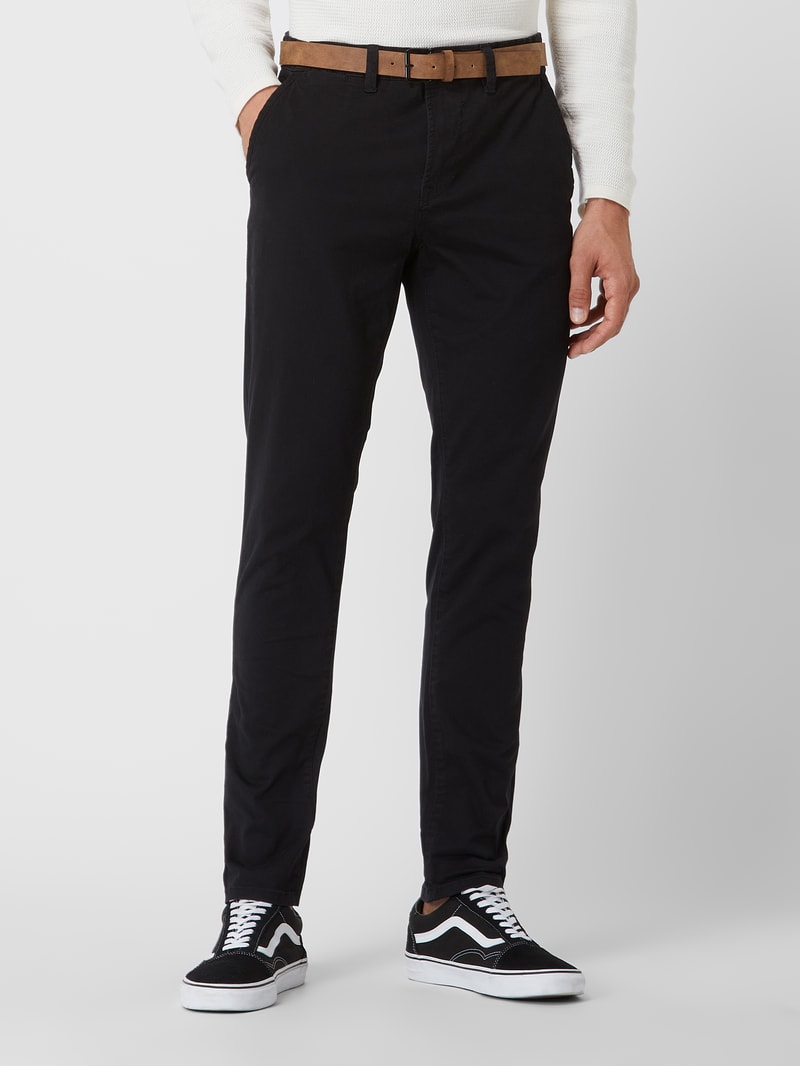 Slim Fit Chino mit Gürtel in schwarz