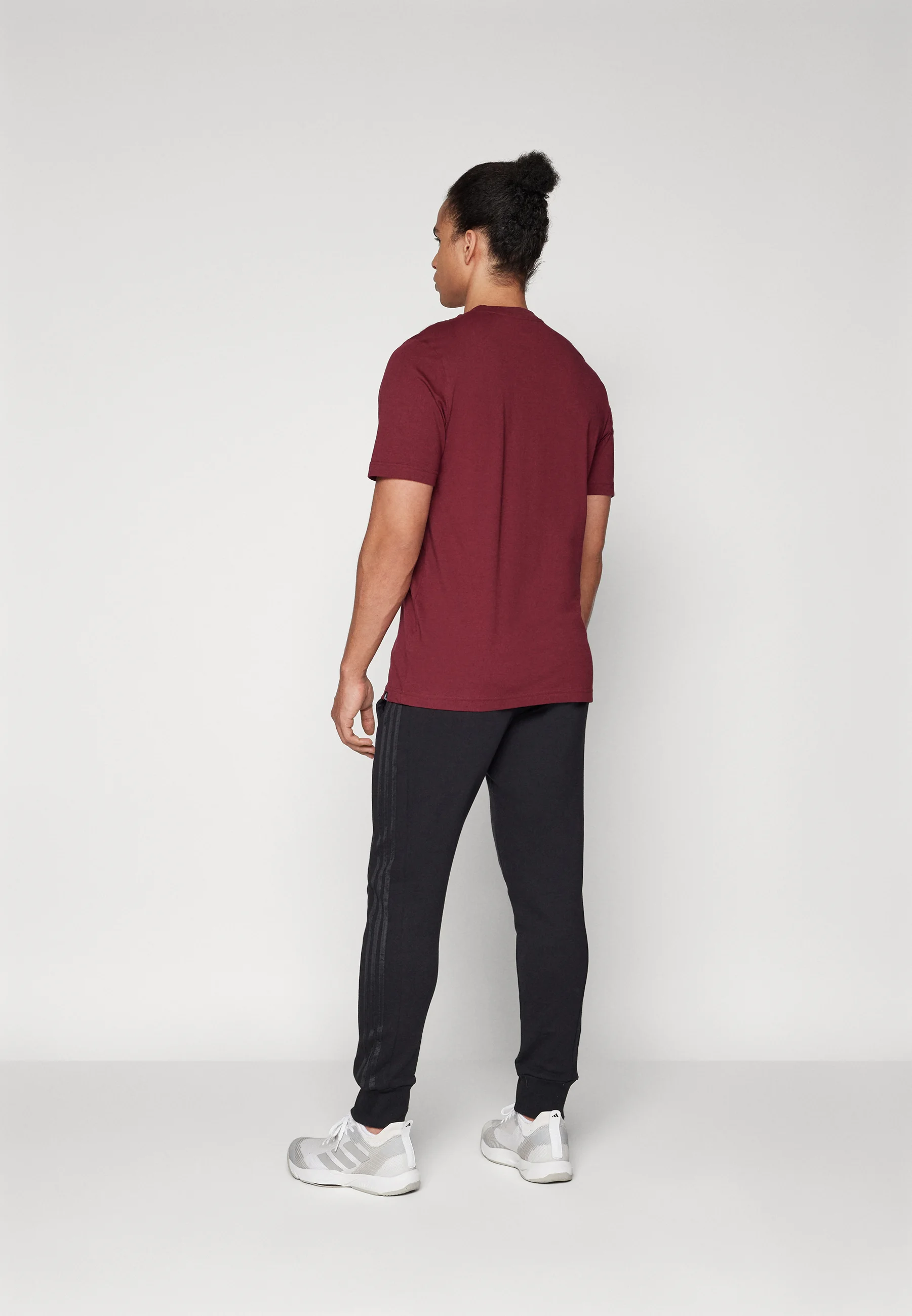 adidas Sportswear ESSENTIALS TAPERED CUFFED 3-STRIPES - Pantalón deportivo