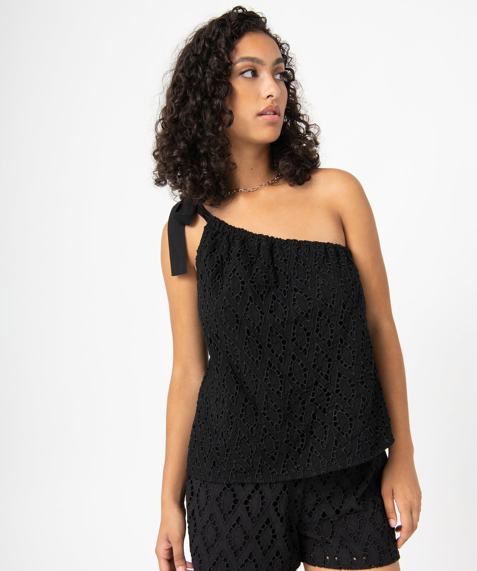 Blouse femme sans manche coupe asymétrique noir | GEMO