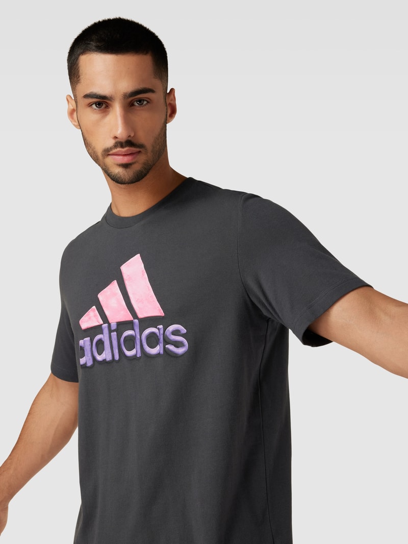 T-Shirt mit Label-Print in dunkelgrau