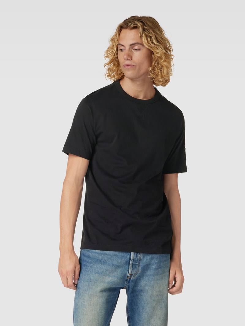 T-Shirt mit Label-Patch in black