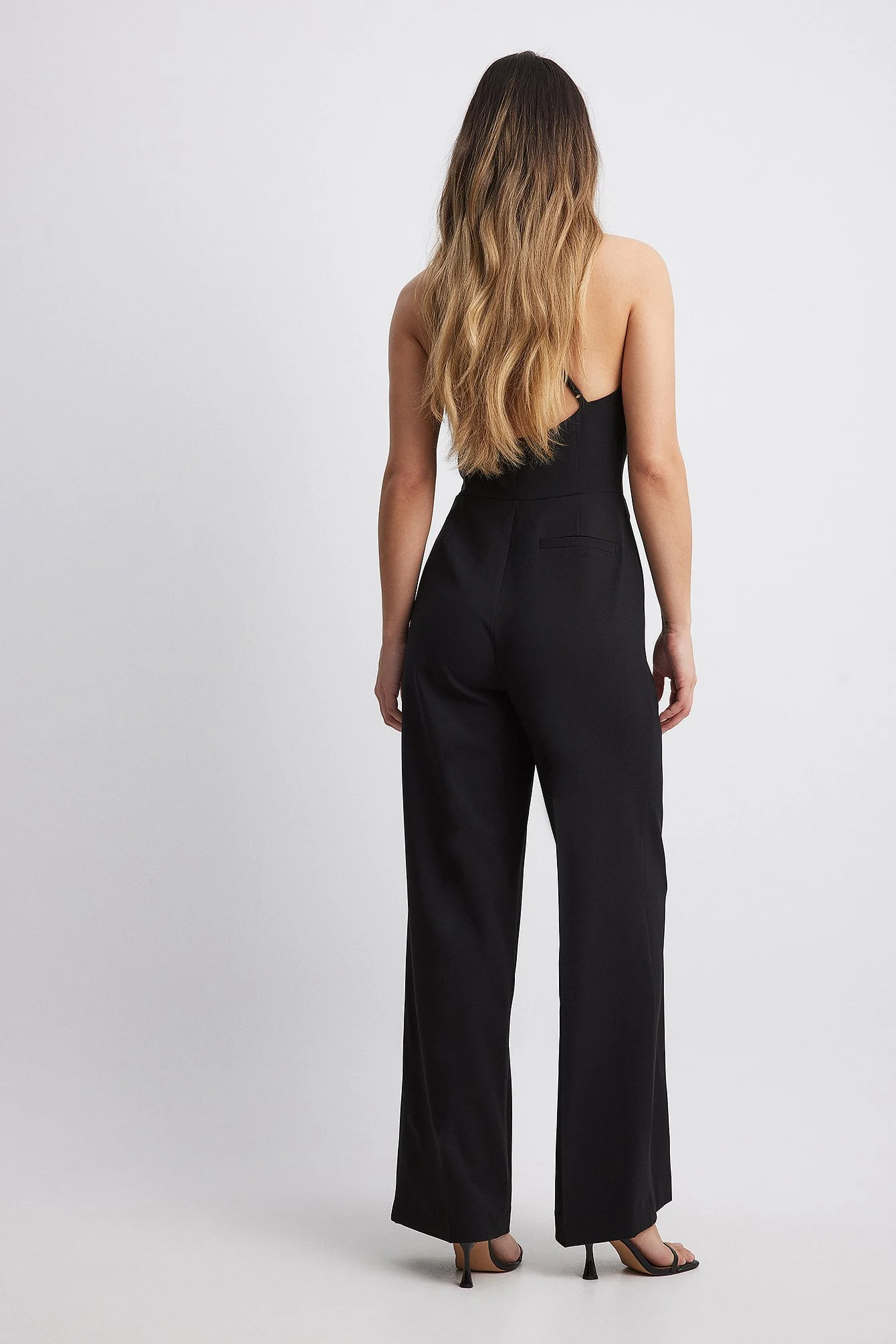 Neckholder-Jumpsuit mit gerader Passform