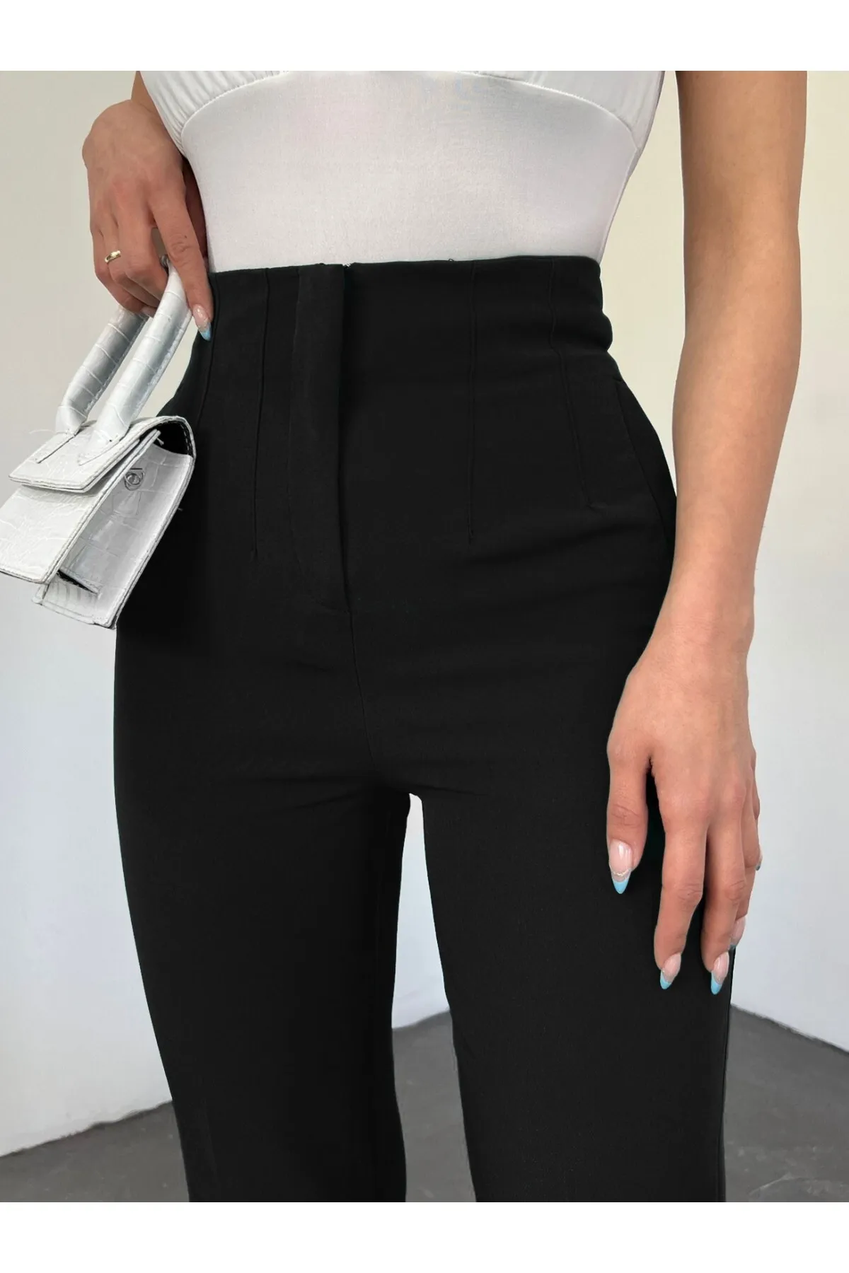 Modamorfo  Hose mit hoher Taille und Taschendetail und Reißverschluss