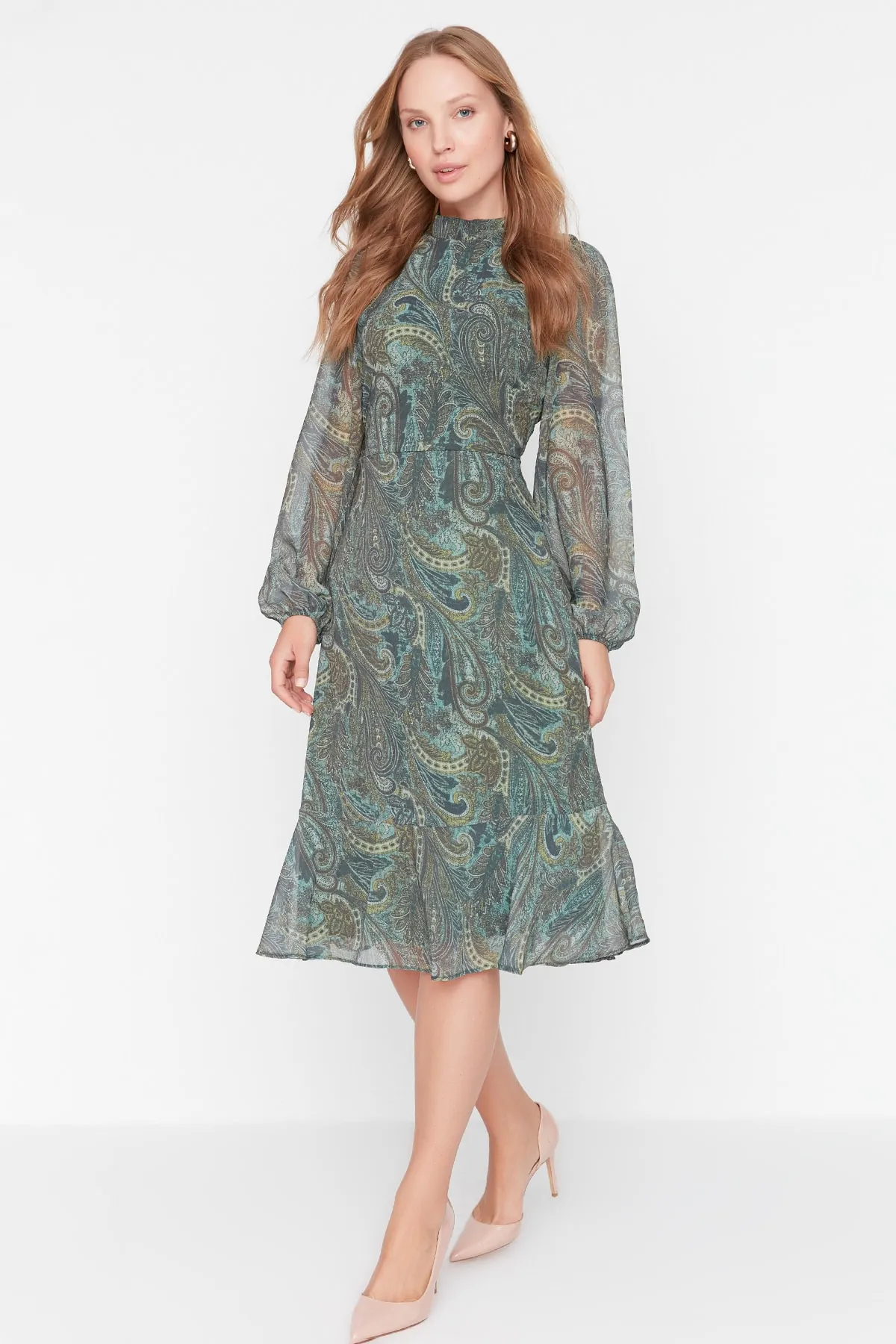 Trendyol Collection  Grünes Volant-Webkleid mit Paisley-Muster TWOAW23EL01436