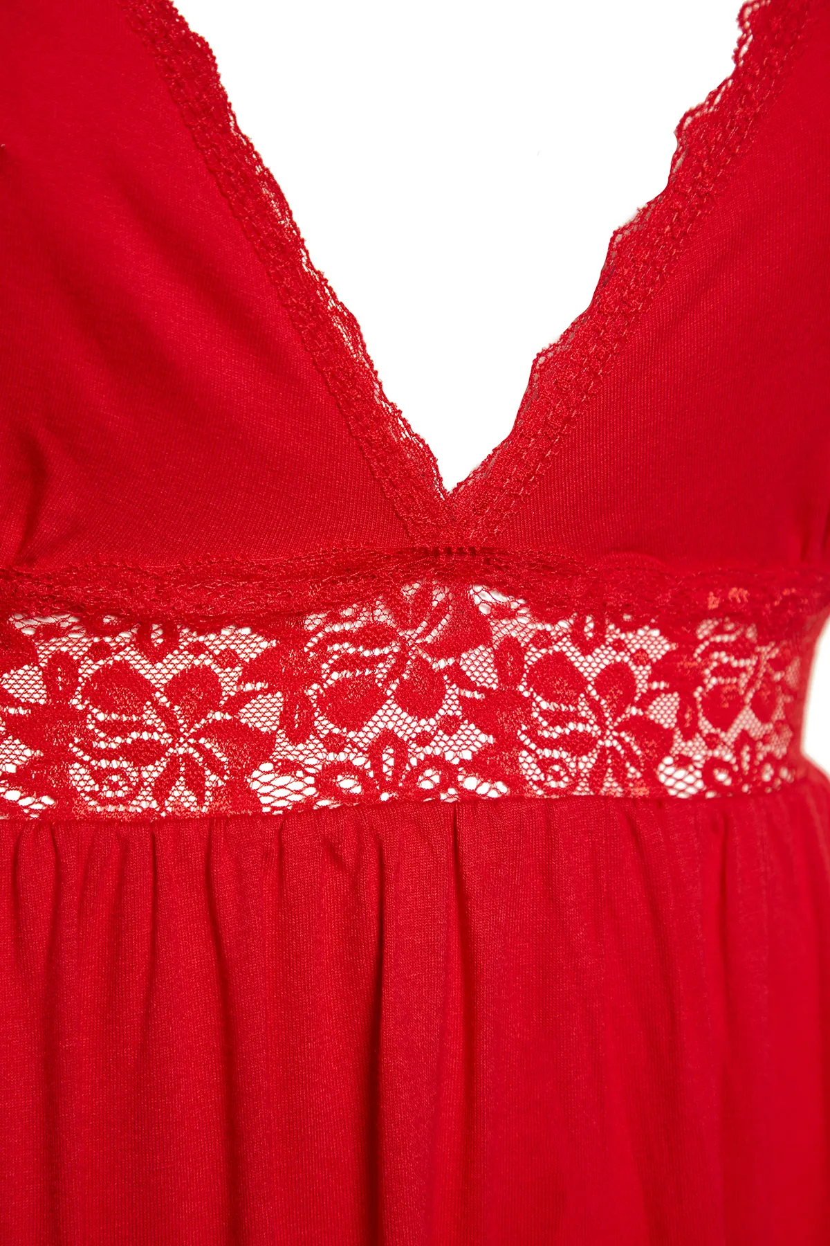 Trendyol Curve  Gestricktes Nachthemd mit roten Spitzendetails TBBAW23CH00000