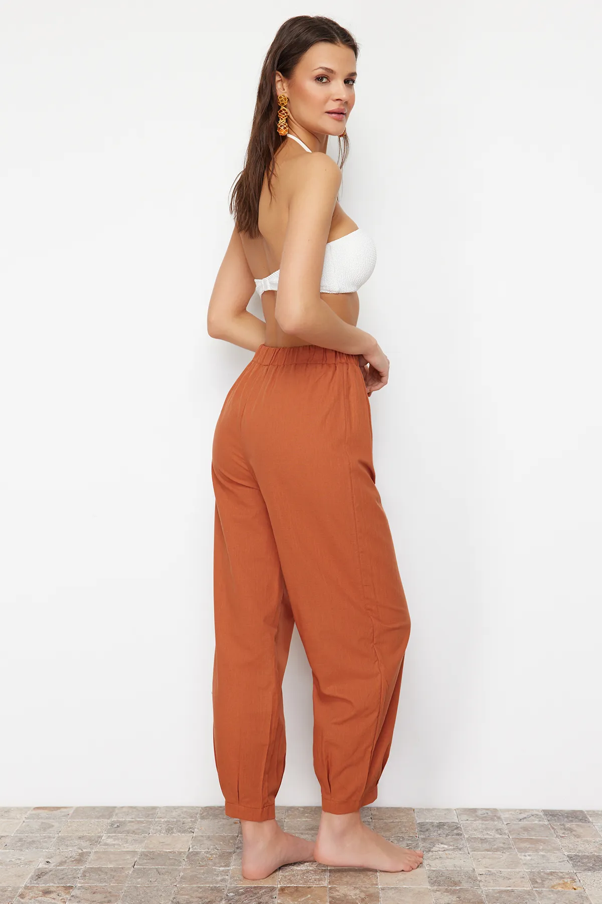 Trendyol Collection  Zimtgewebte Hose TBESS23PL00015