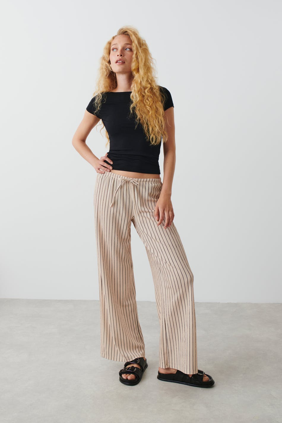 Wide low waist trousers