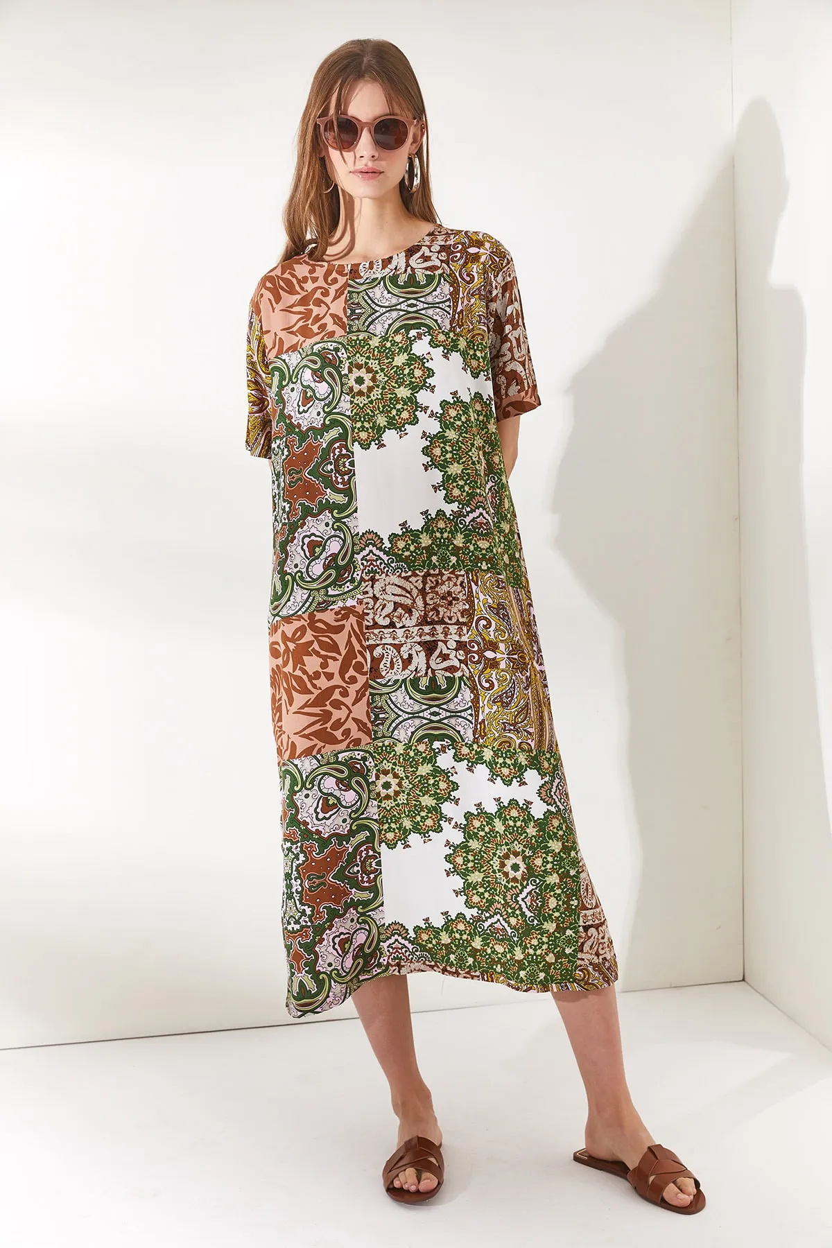 Olalook  Damen-Patch-Mehrfarbiges, seitlich geschlitztes Oversize-Baumwollkleid ELB-19001880