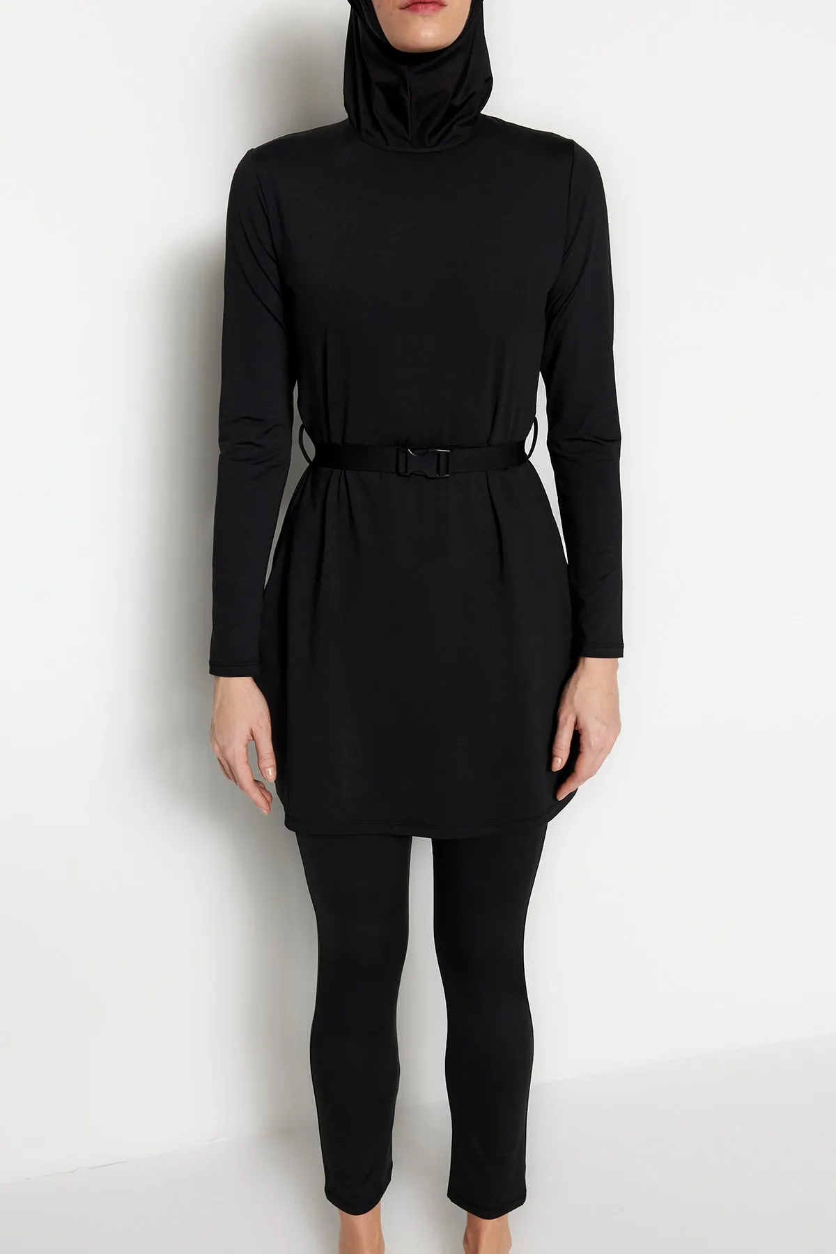 Trendyol Modest  Schwarzes, vollständig bedecktes, gestricktes Lycra-Badeanzugset mit Gürtel und Gürtel TCTSS23CF00043