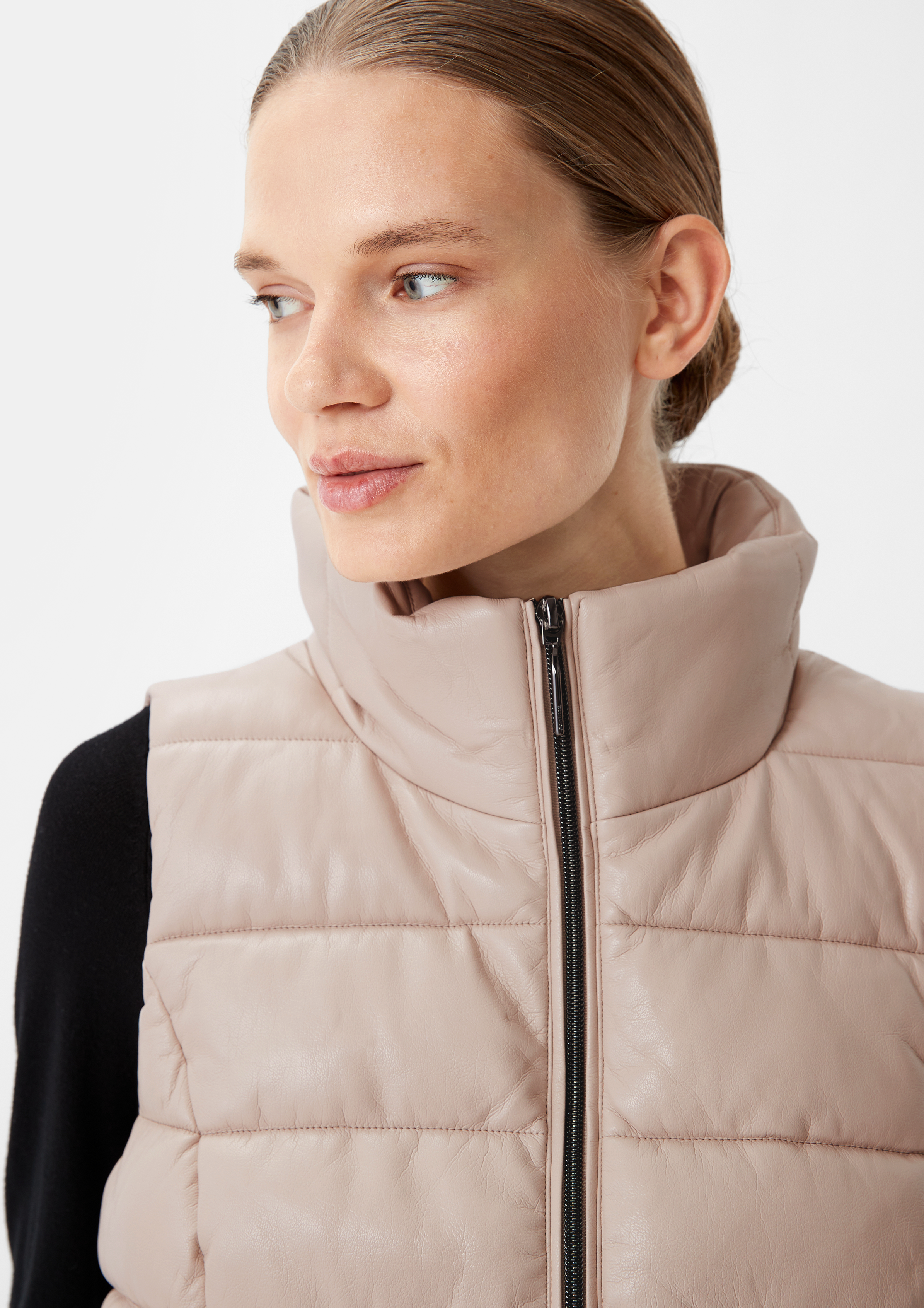 Gesteppte Weste aus Lederimitat - beige