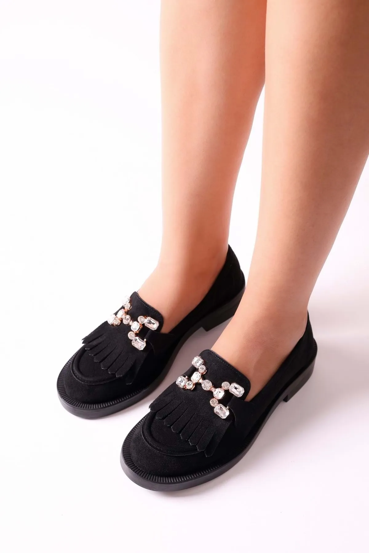 Shoeberry  Damen-Loafer Maeve aus schwarzem Wildleder in Stone-Optik. Schwarzes Wildleder