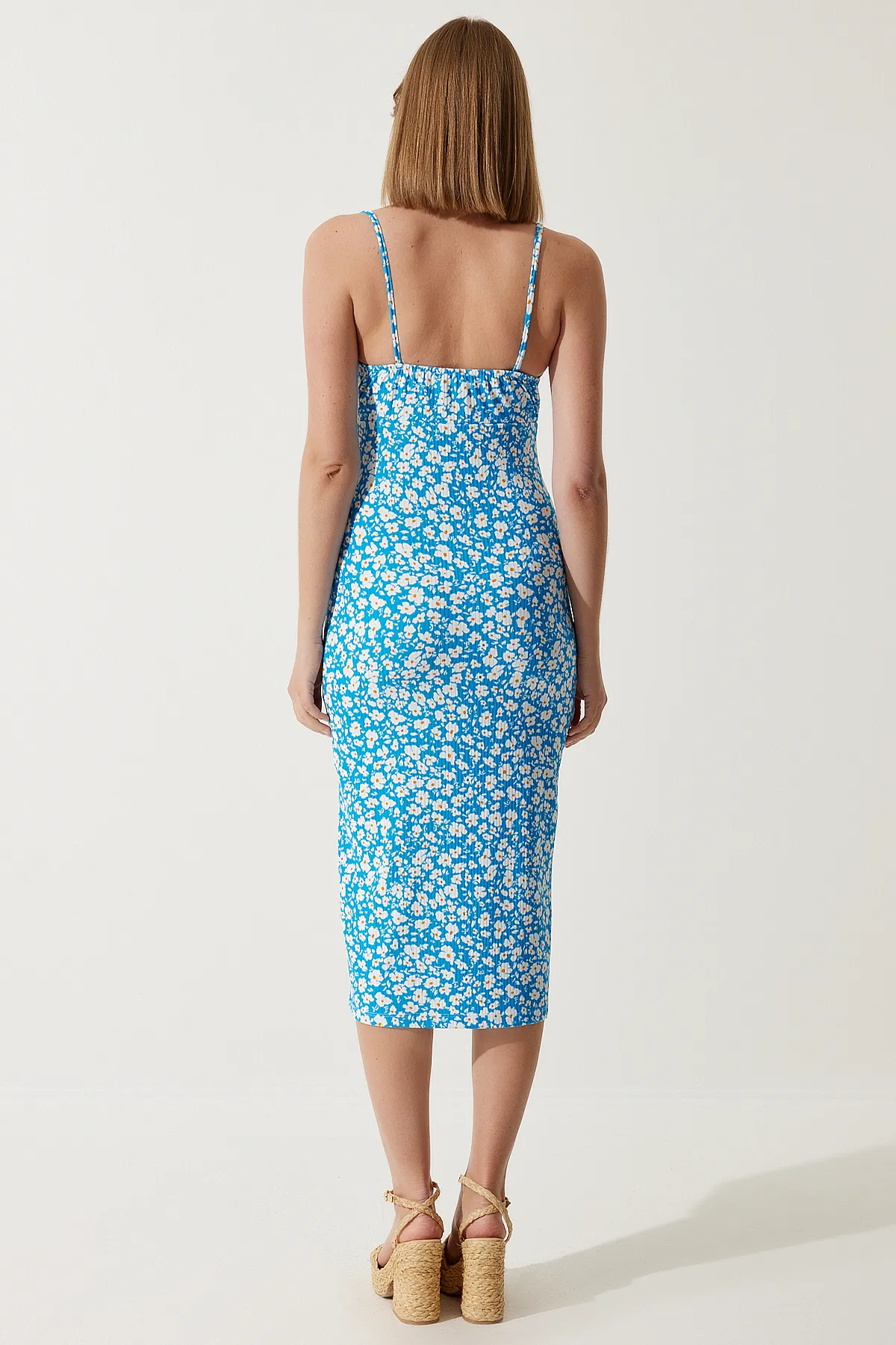 Happiness İstanbul  Blaues, geblümtes, geschlitztes Sommer-Strickkleid für Damen CI00029