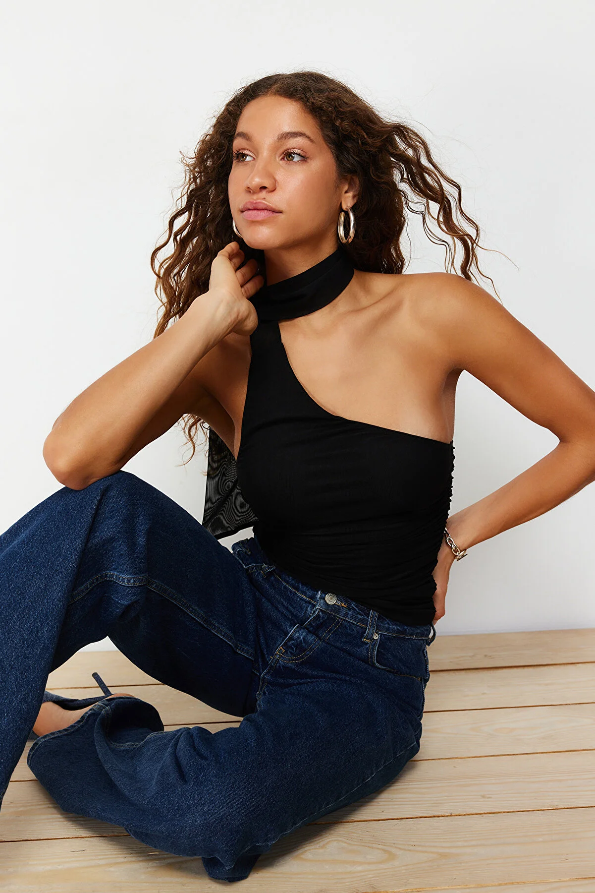 Trendyol Collection  Schwarze Neckholder-Strickbluse mit gerafftem, gefüttertem Tüll TWOSS24BZ00202
