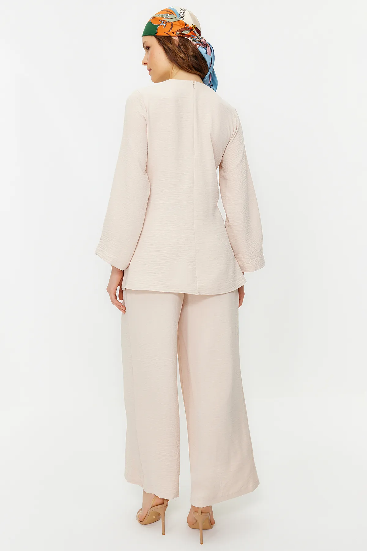 Trendyol Modest  Steinfarbenes Aerobin-Tunika-Hose-Set mit gewebter Unterseite und Oberteil TCTSS24US00009