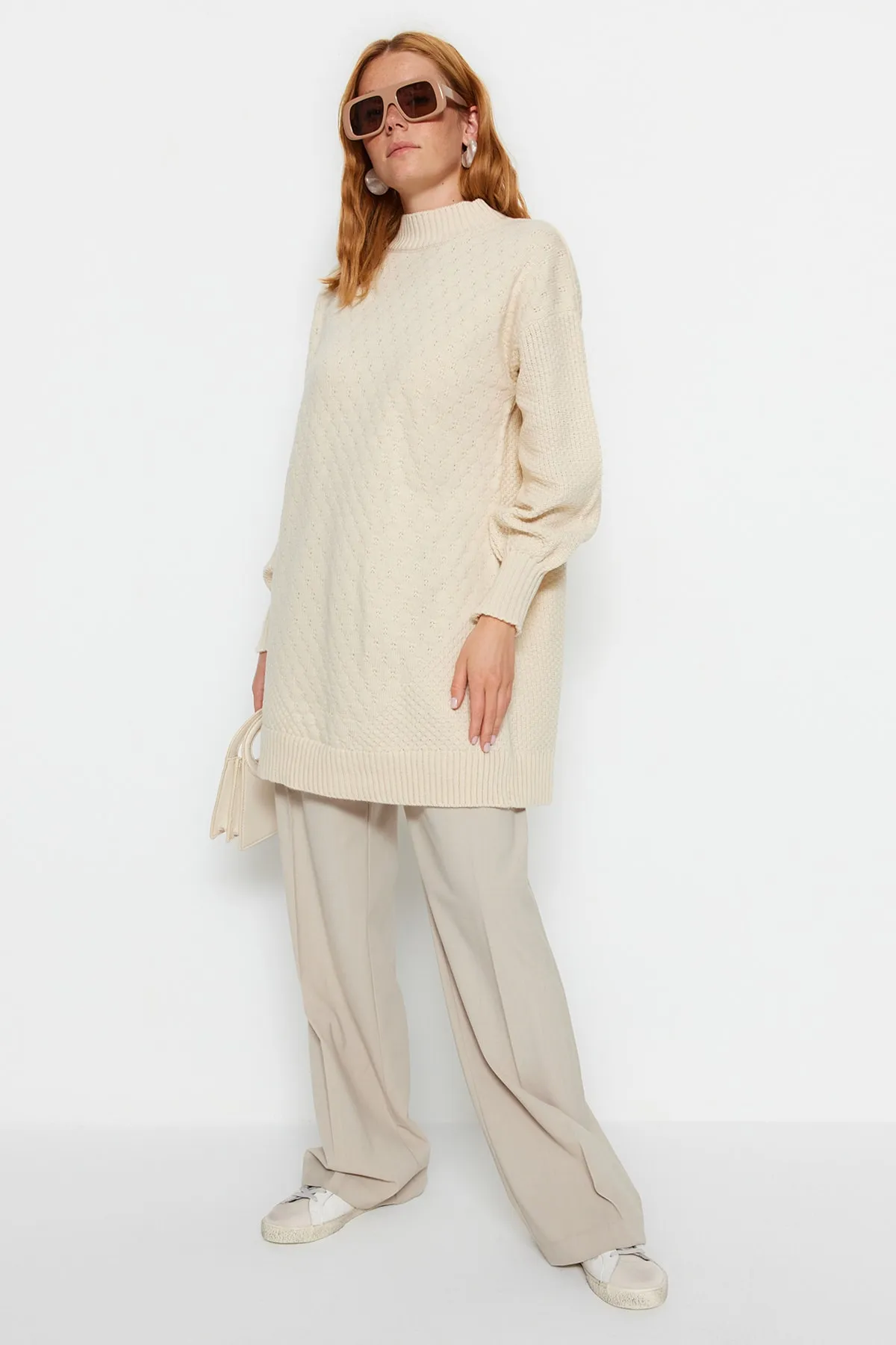Trendyol Modest  Steinfarbener Strickpullover mit hohem Kragen und Wabenmuster TCTAW24AK00020