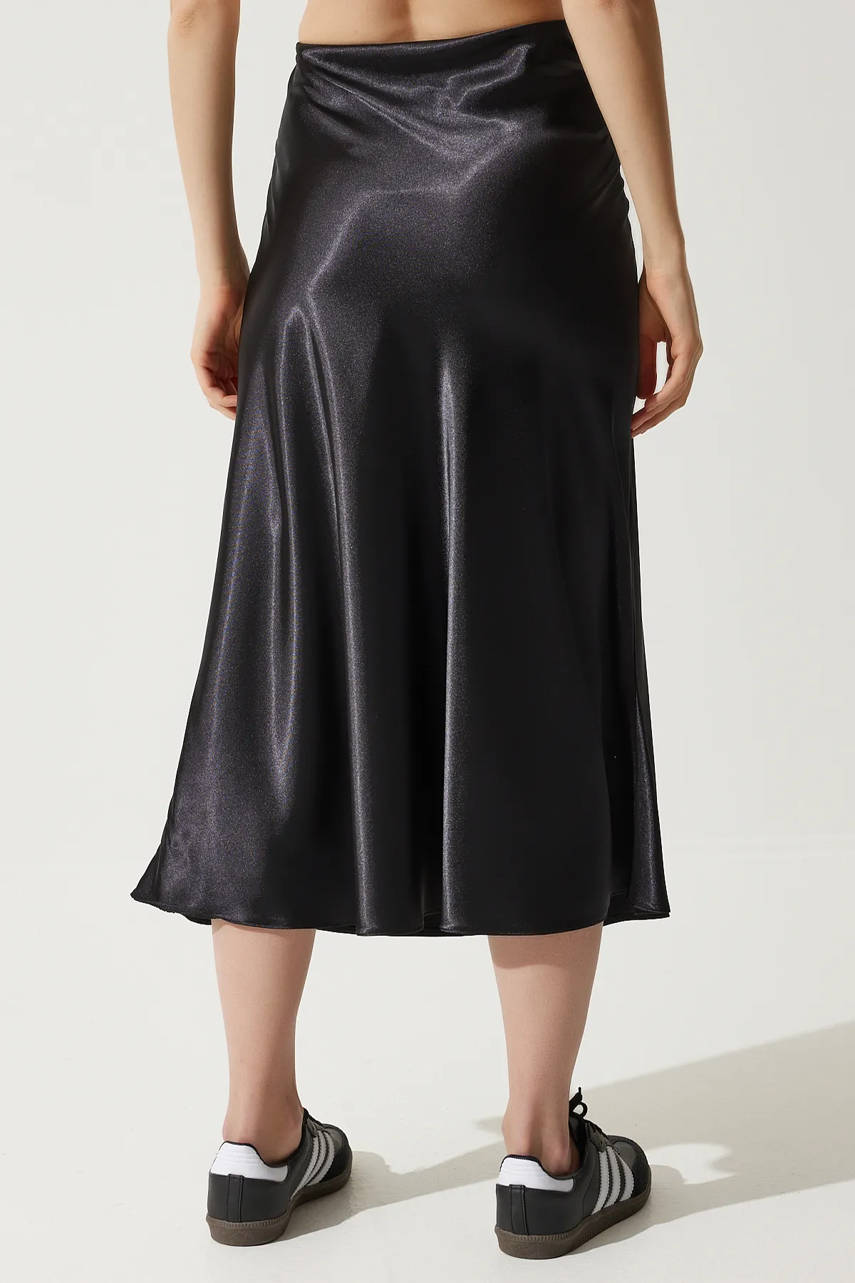 Happiness İstanbul  Schwarzer Damenrock aus Satin DD01144