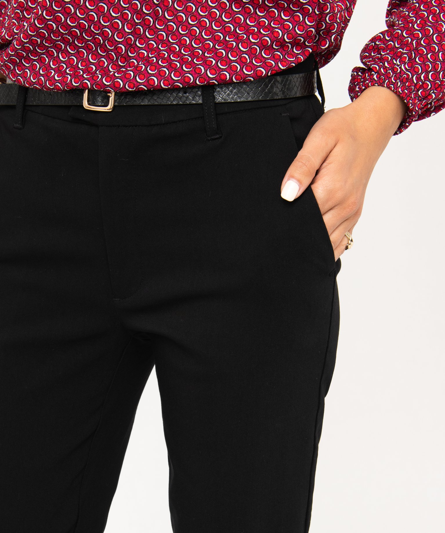 Pantalon en toile extensible coupe slim femme avec ceinture noir | GEMO