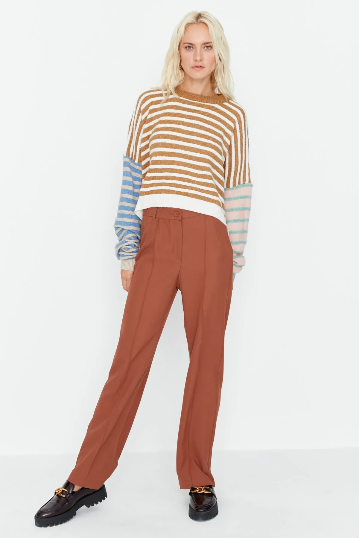 Trendyol Collection  Braune, gerade geschnittene, gerippte, genähte Webhose mit hoher Taille TWOSS21PL0093