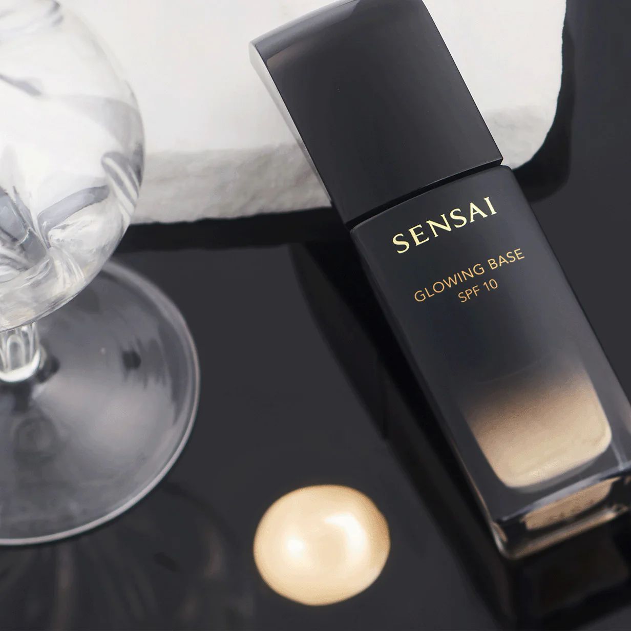 Rozžiarený podklad pod make-up SPF 10