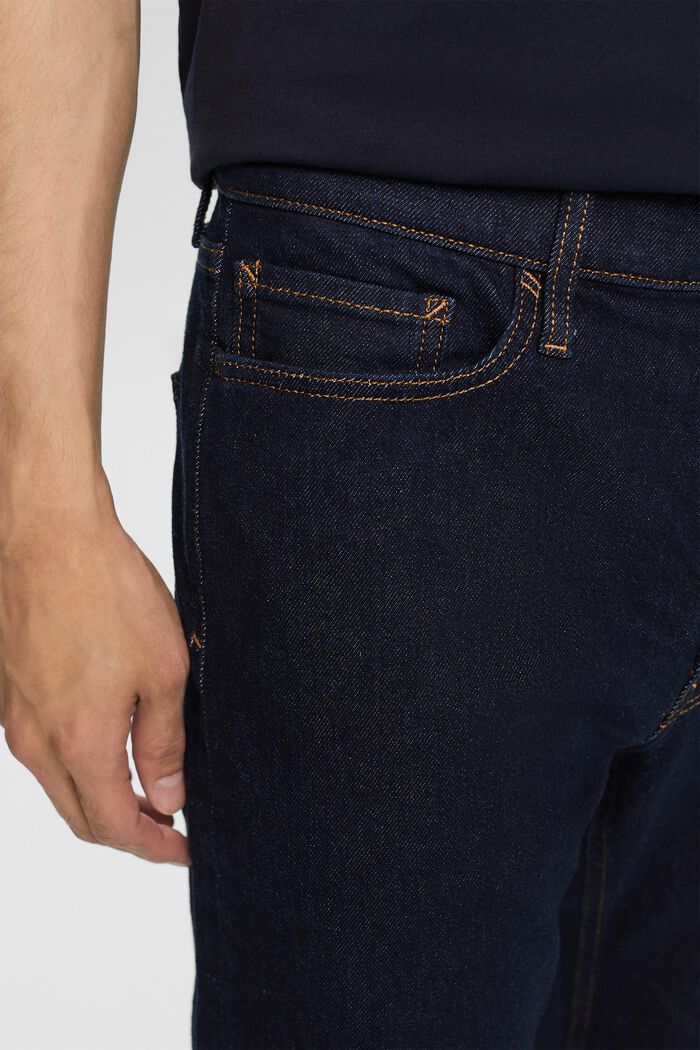 Jeans mit schmal zulaufendem Bein