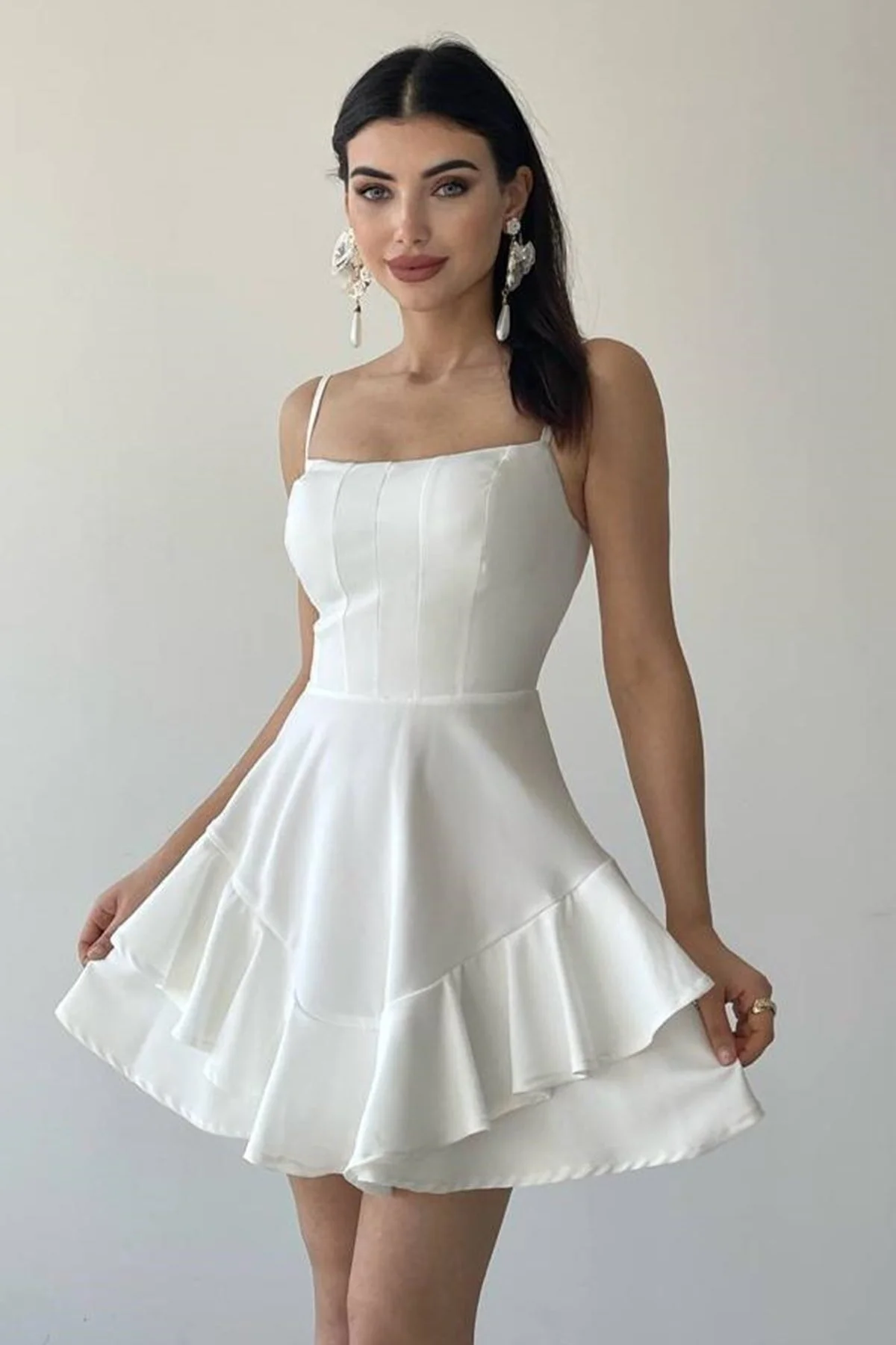 vuvutasarım  Atlas Stoff Dünner Trägerrock Bodendetail Weißes Abendkleid Weißes Abschlusskleid 102