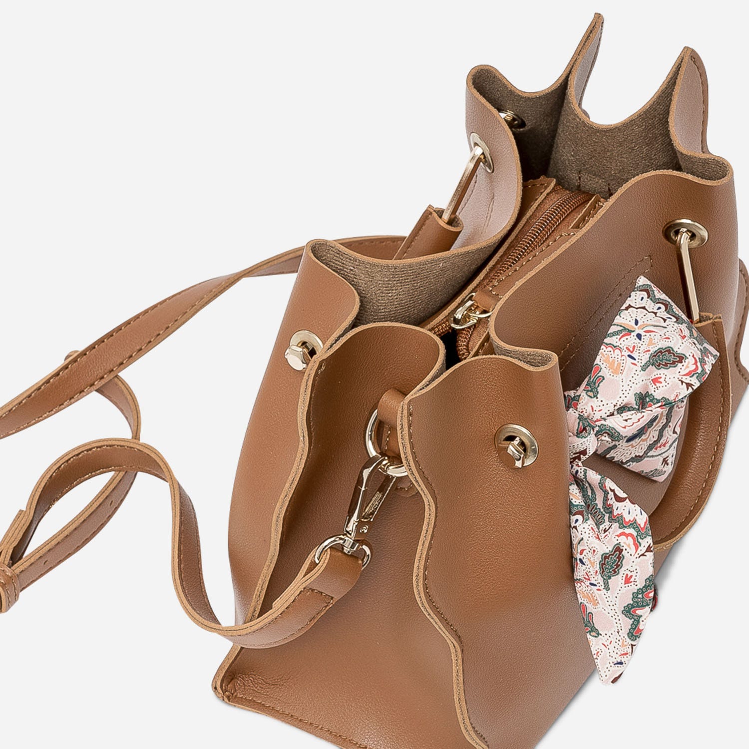 Sac à main camel avec foulard rose