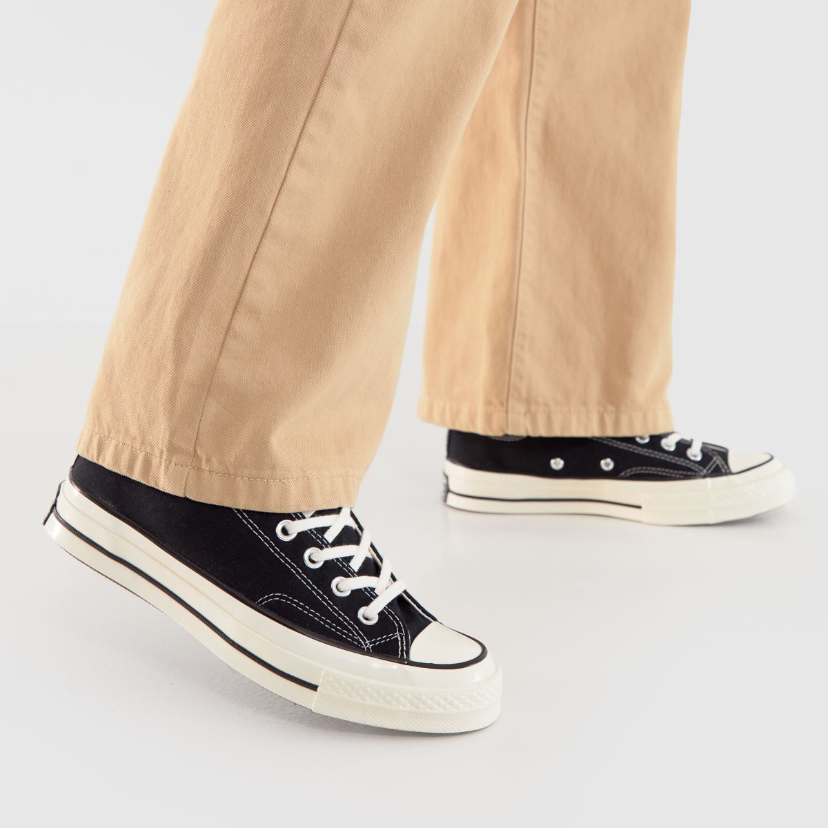 Converse Chuck 70 Ox športni copati v črno-beli barvi
