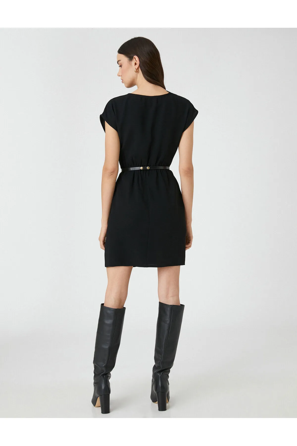 Koton  Ärmelloses kurzes Kleid mit Kragen und Gürtel