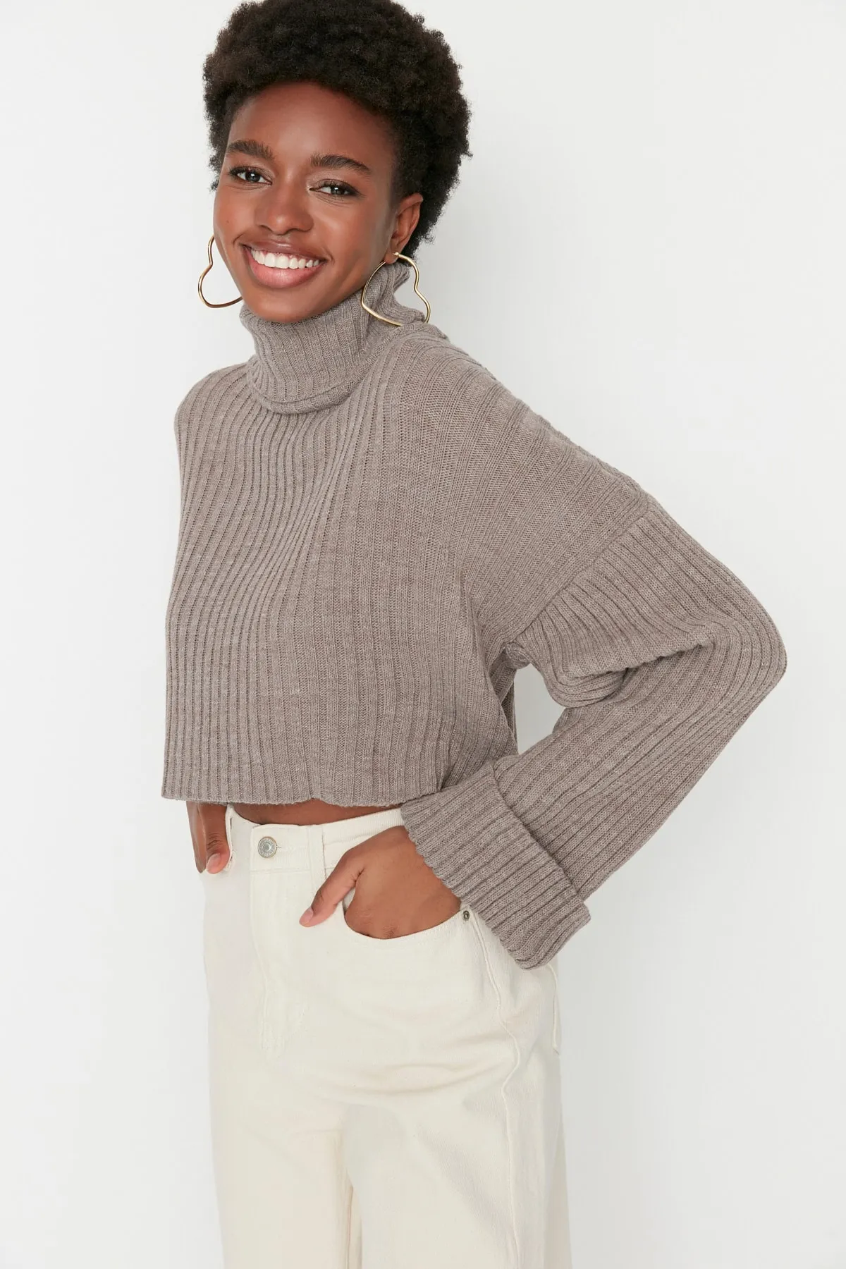 Trendyol Collection  Brauner kurzer Basic-Strickpullover TWOAW22KZ0223