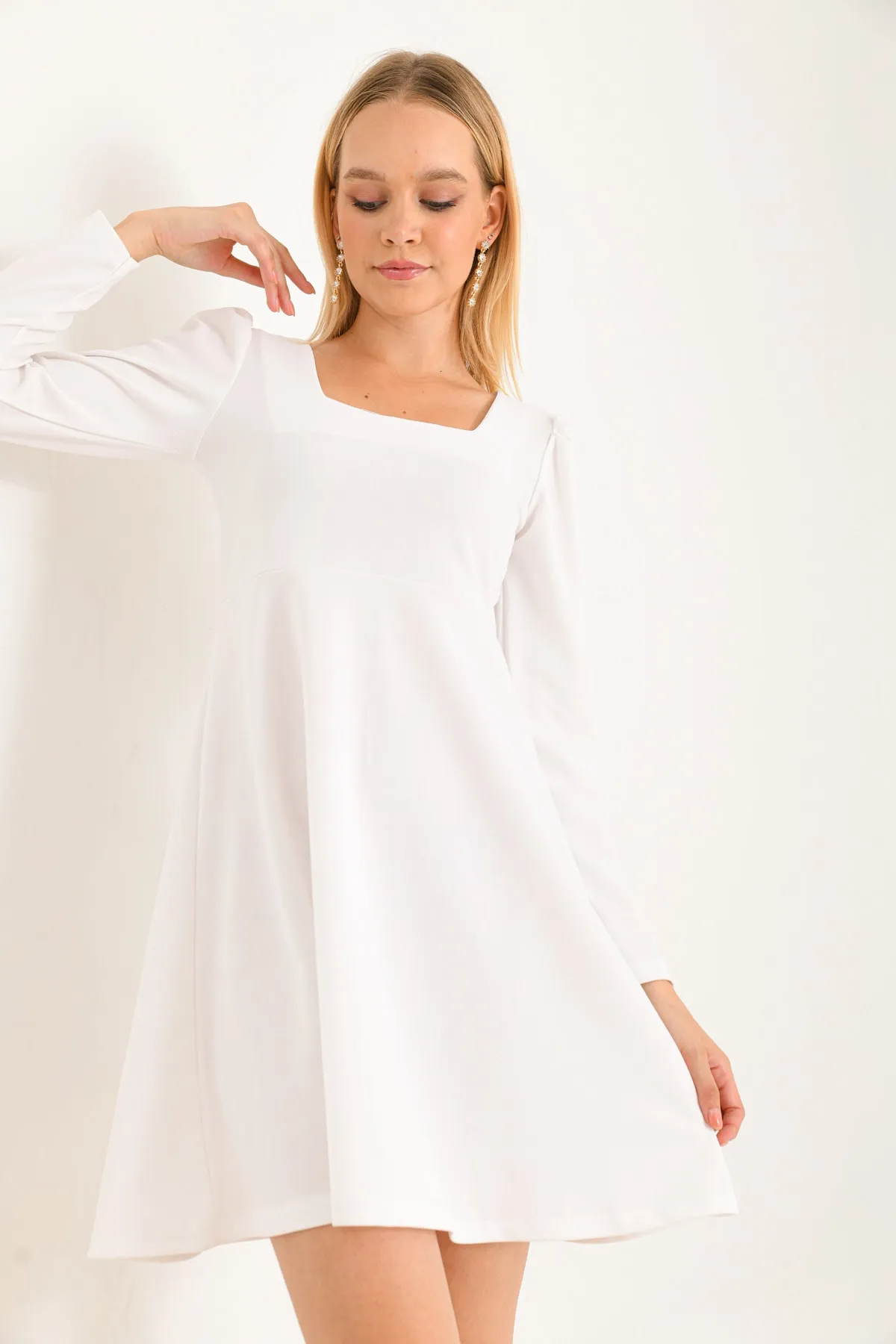 VOLT CLOTHİNG  Damen-Minikleid mit quadratischem Ausschnitt und langen Ärmeln