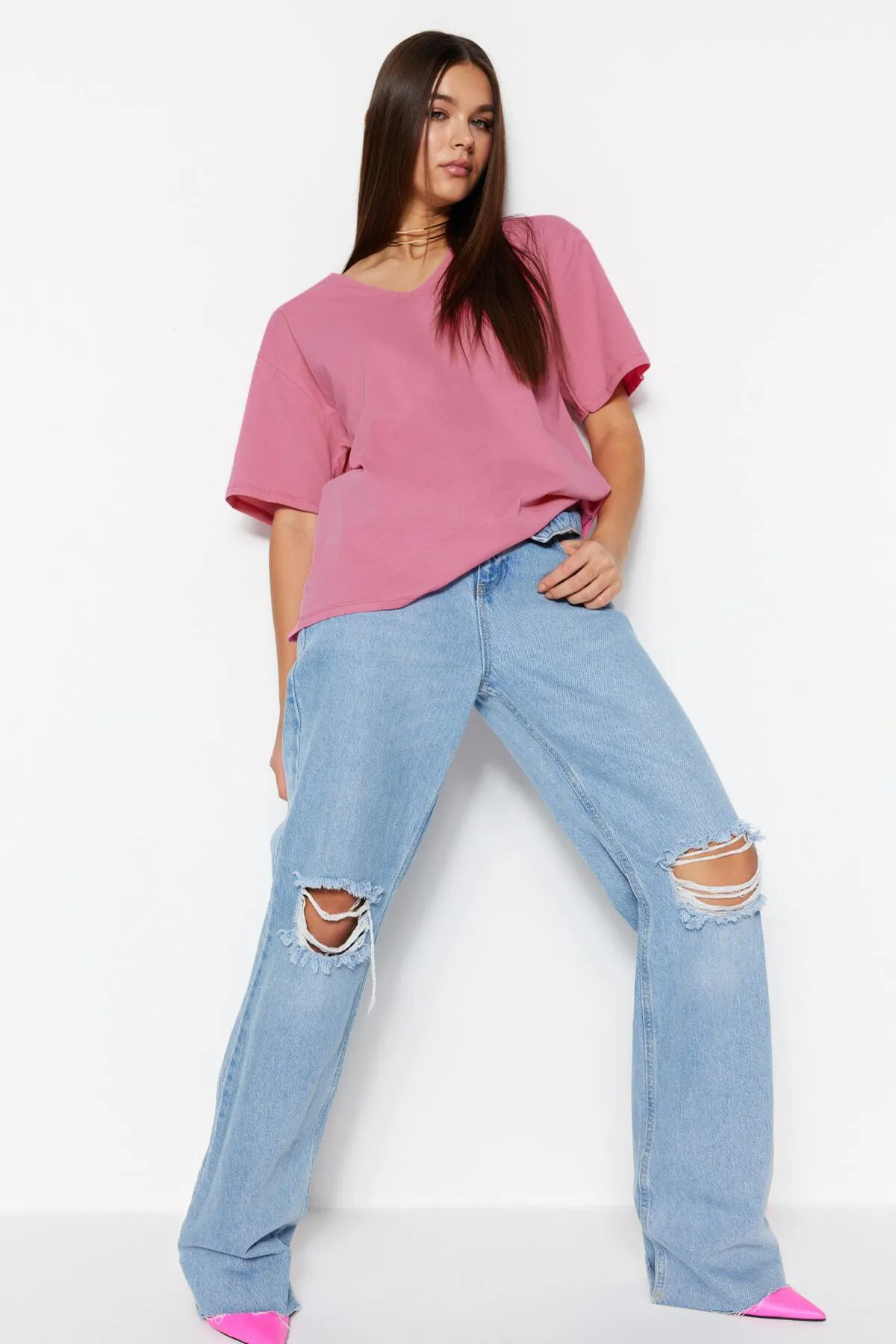Trendyol Collection  Rosa, 100 % Baumwolle, Oversize/Weite Passform, V-Ausschnitt, Strick-T-Shirt TWOSS23TS00003