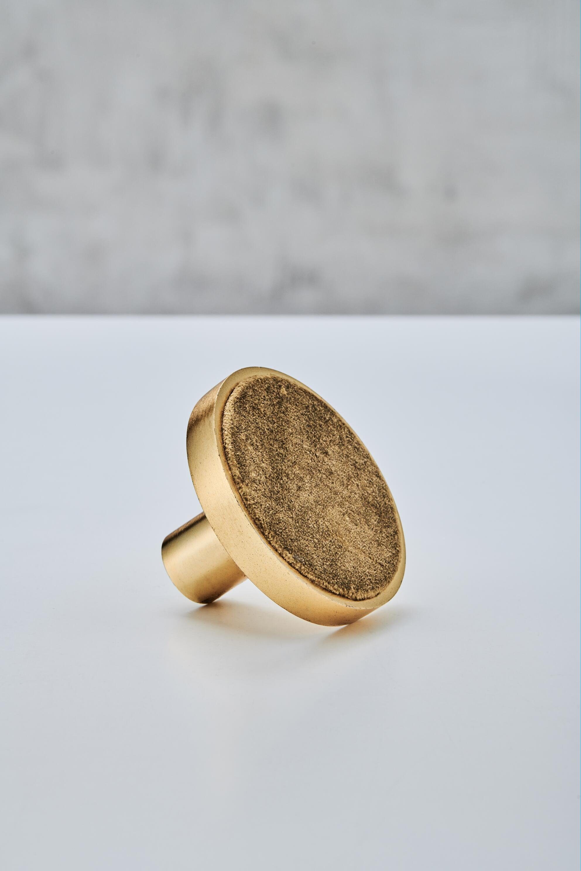 carla&marge Wandhaken Lalibra, (1-St), goldfarbener Garderobenhaken (8,5 cm) mit Samtbezug in Gelb