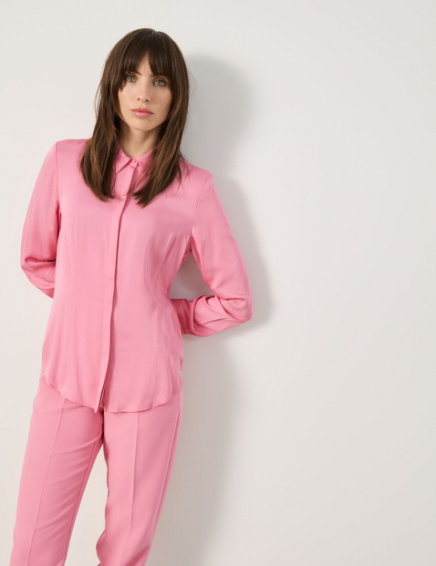 Fein schimmernde Hemdbluse
