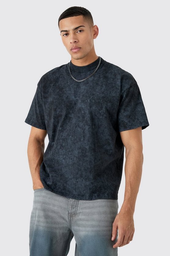 Kastiges Oversize T-Shirt mit Acid-Waschung und M-Print
