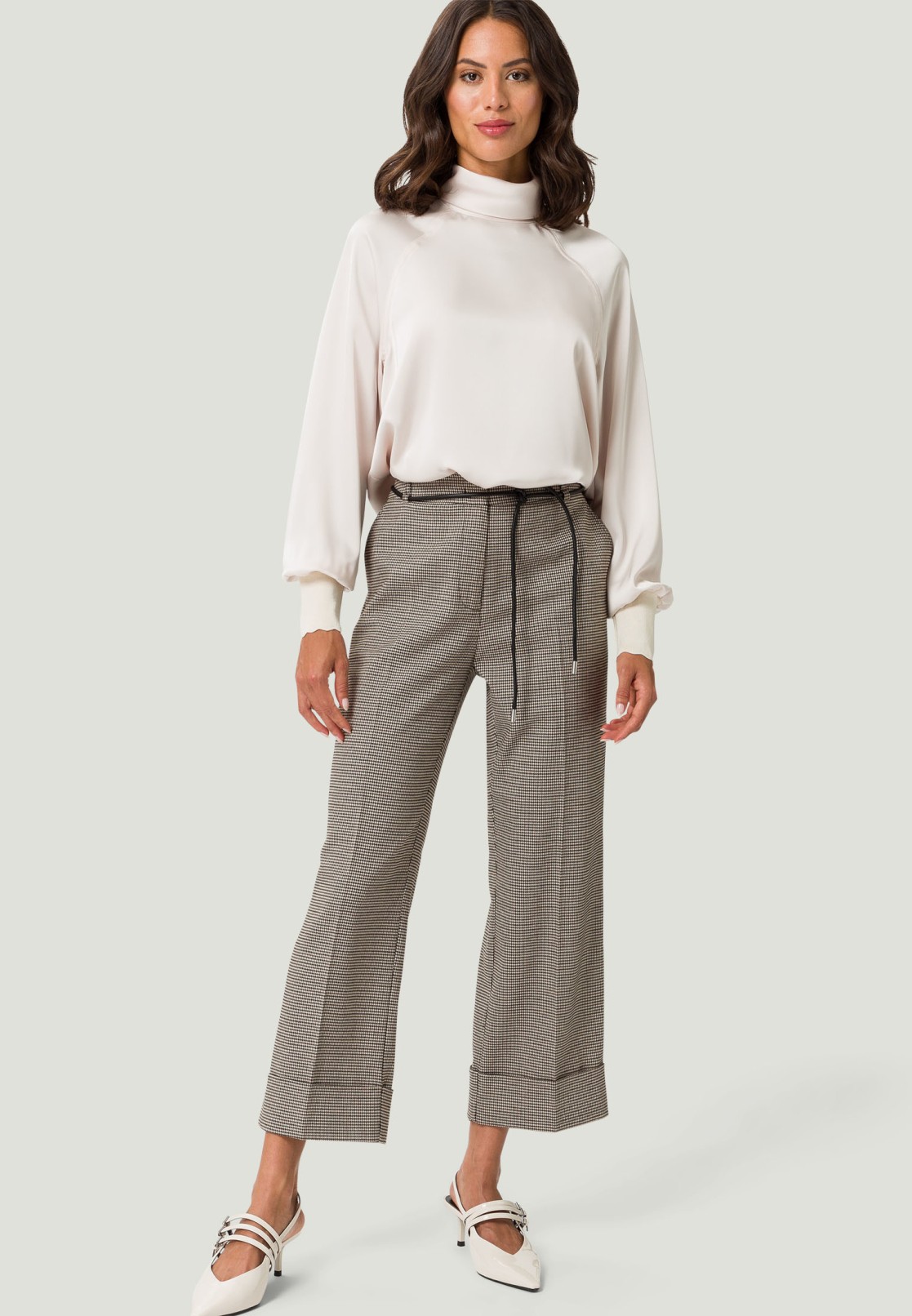 Satinbluse mit Rollkragen