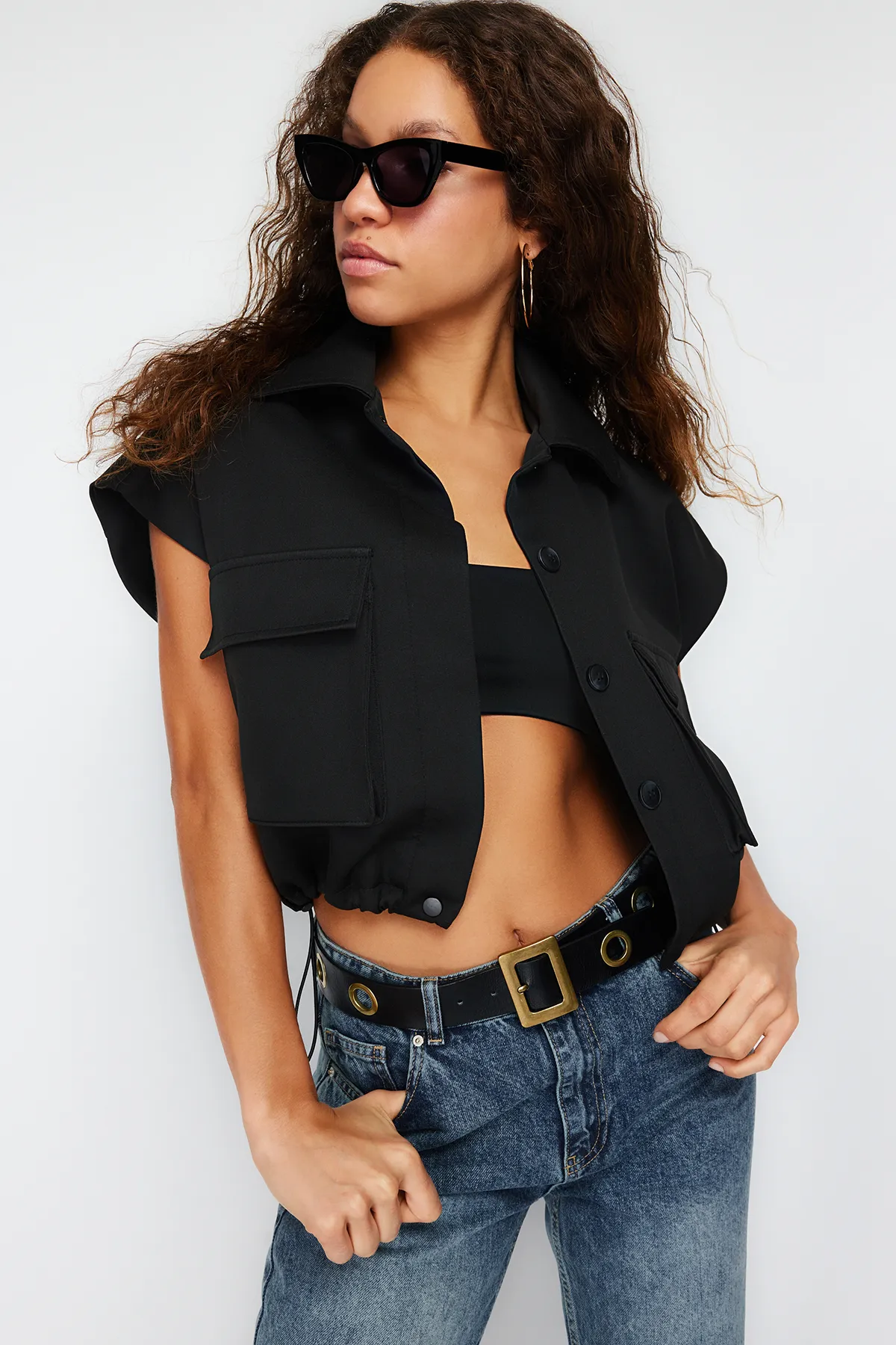 Trendyol Collection  Schwarze Weste mit übergroßem Taschendetail TWOSS24YE00037