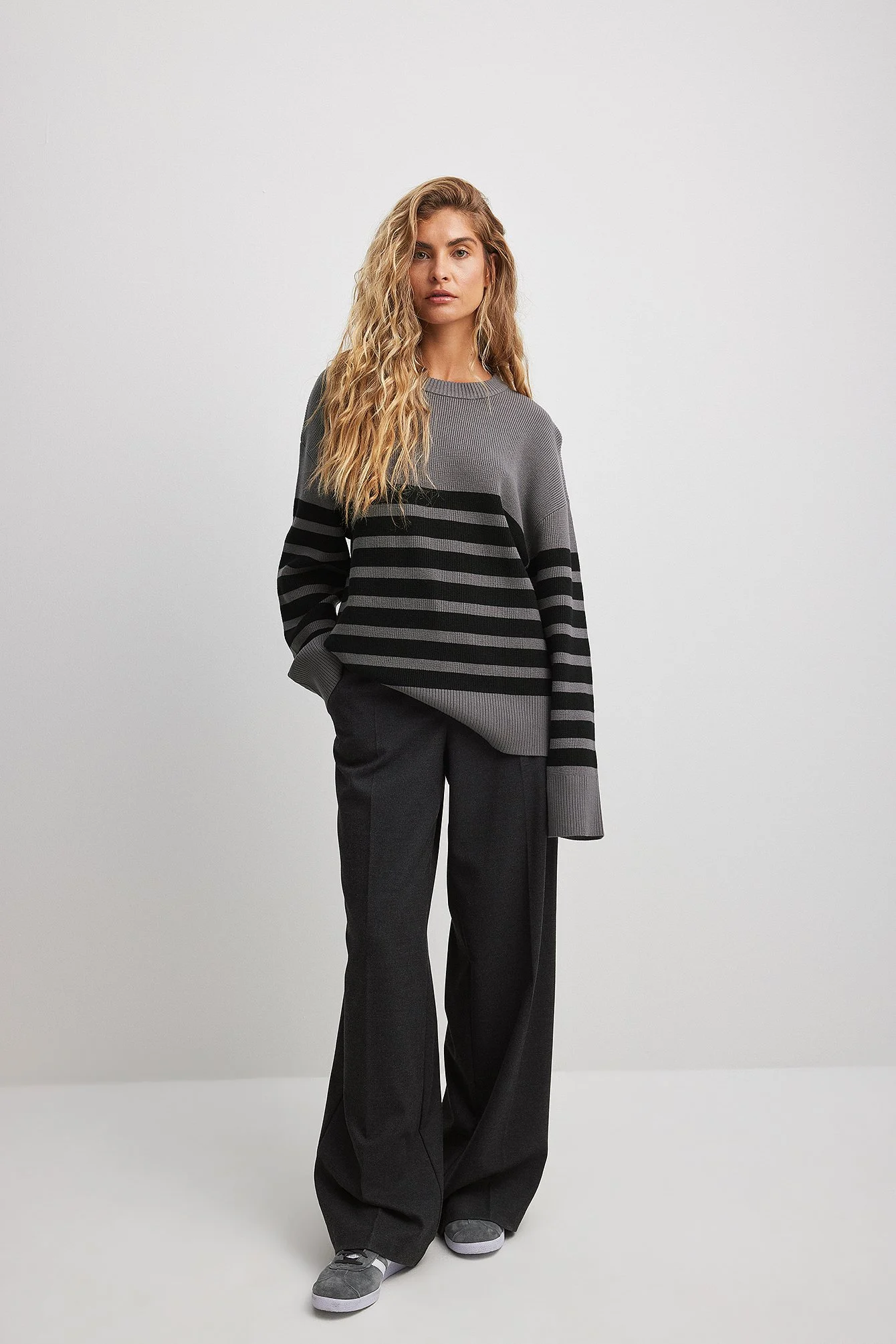 Gestreifter Pullover mit Rundhalsausschnitt