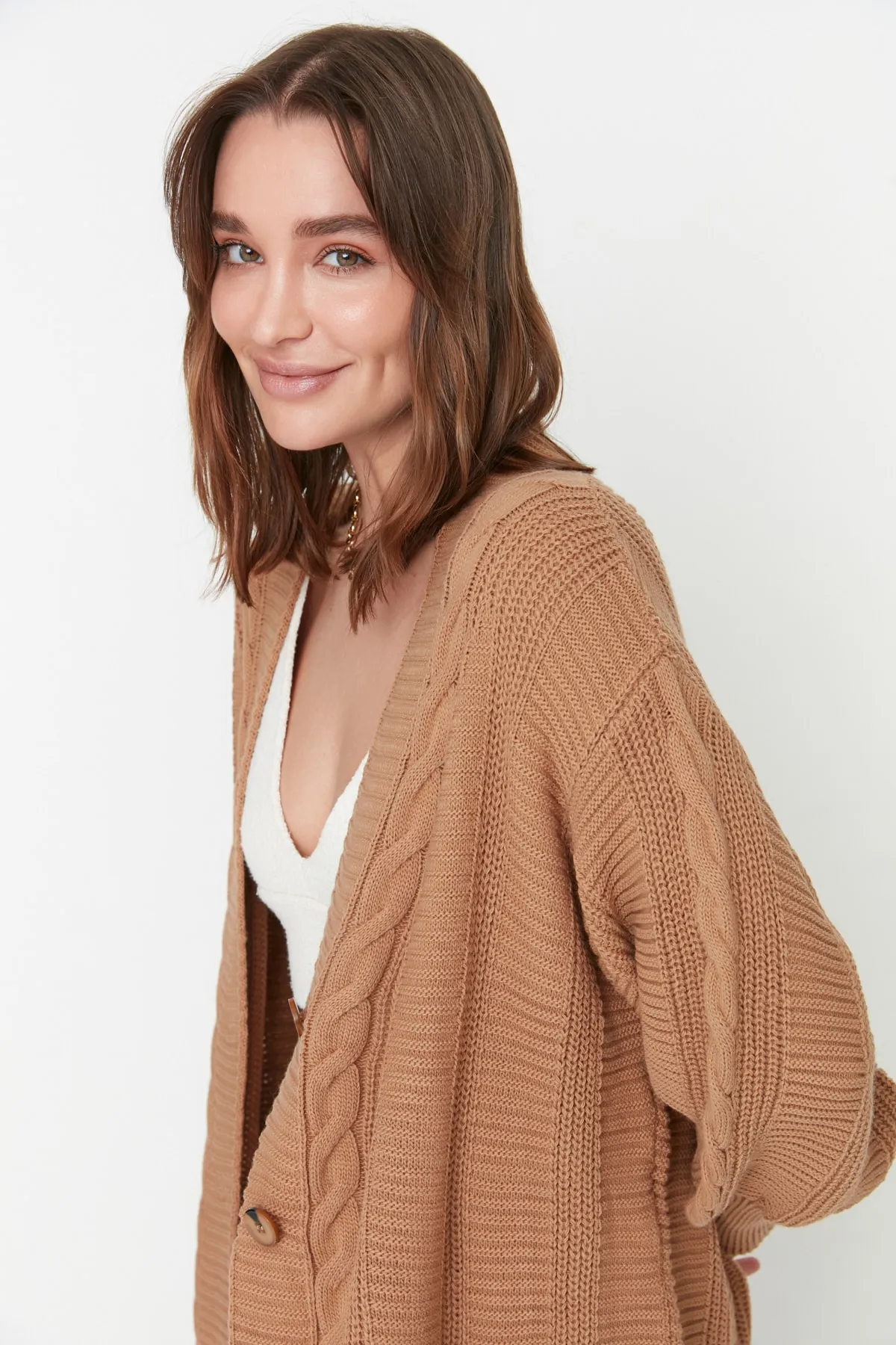 Trendyol Collection  Kamelfarbener Strickcardigan mit weiter Passform TWOAW22HI0176