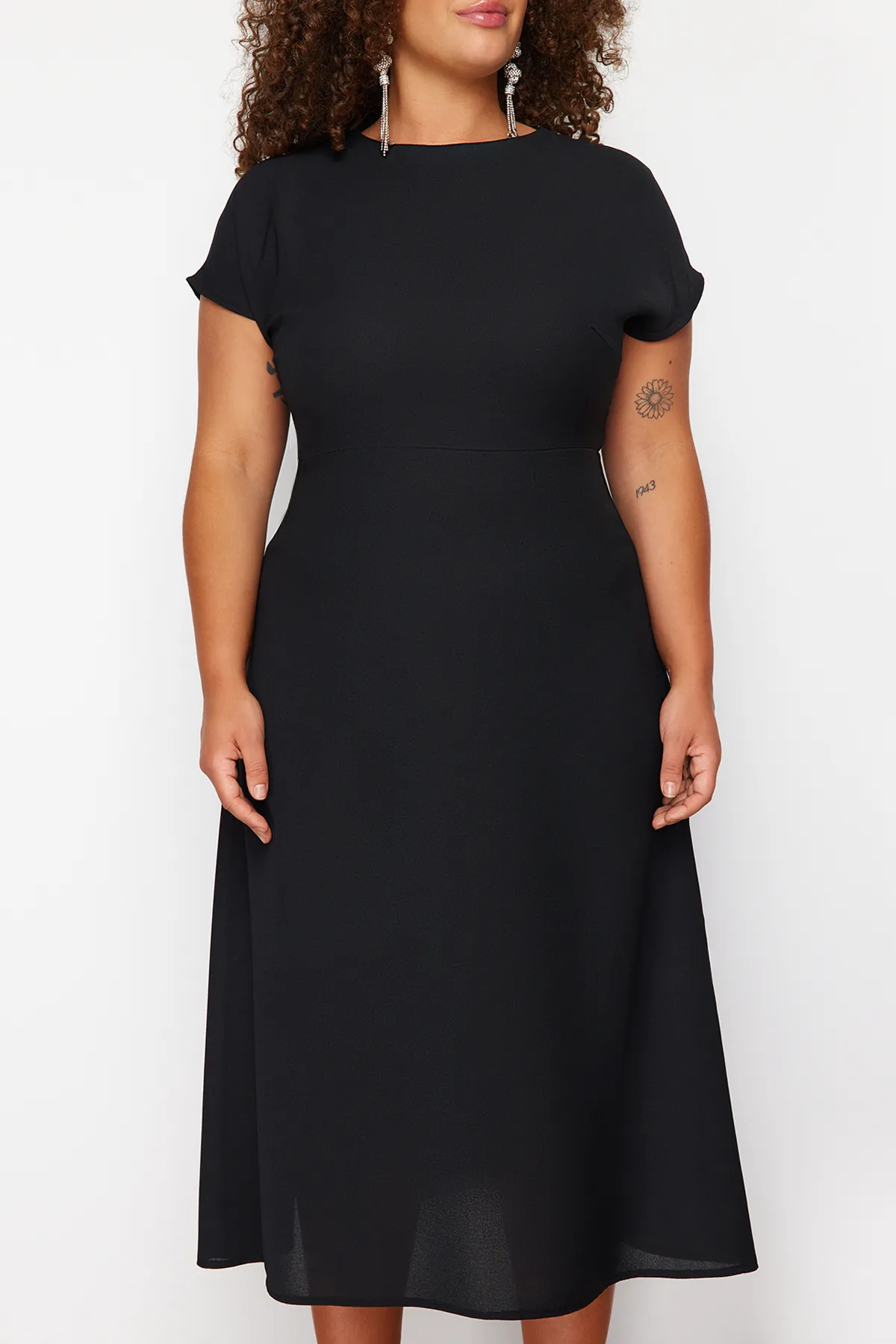 Trendyol Curve  Schwarzes A-Linien-Maxi-Gewebekleid TBBSS24AH00015