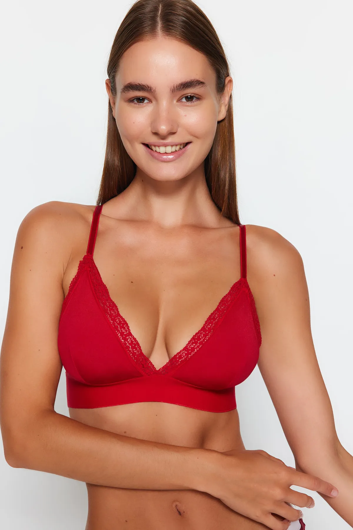 Trendyol Collection  Roter Bralette-Strick-BH mit Spitzendetail aus Polyamid und überzogenen Seilträgern THMAW24SU00011