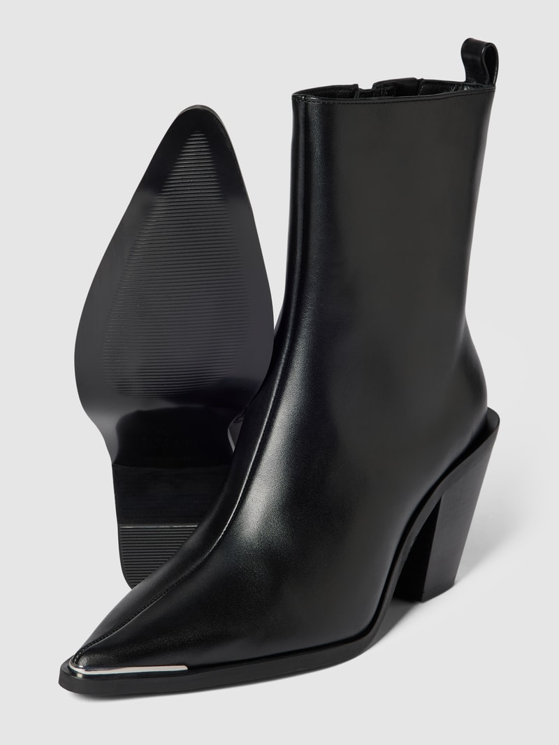 Stiefelette mit Blockabsatz in schwarz