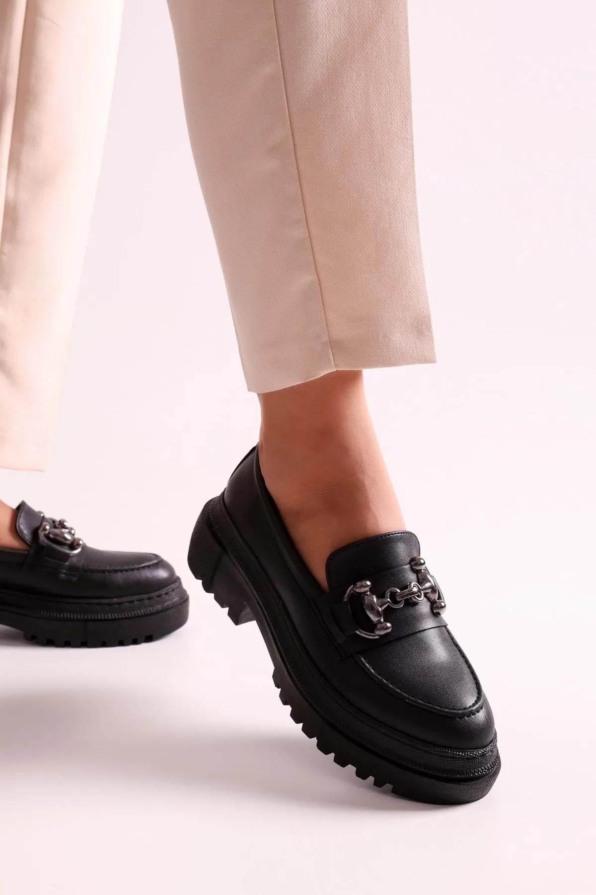 Shoeberry  Damen Rex Black Skin Loafer mit dicker Sohle und Schnalle Black Skin