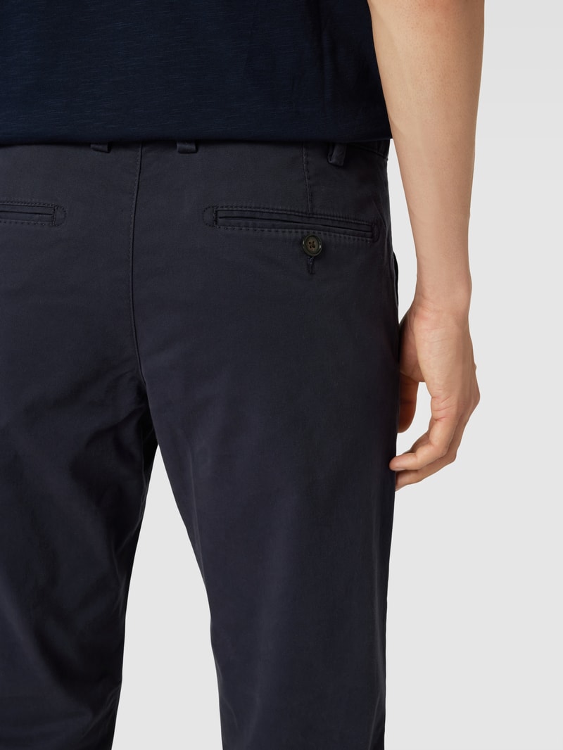 Chino mit französischen Eingrifftaschen in marineblau