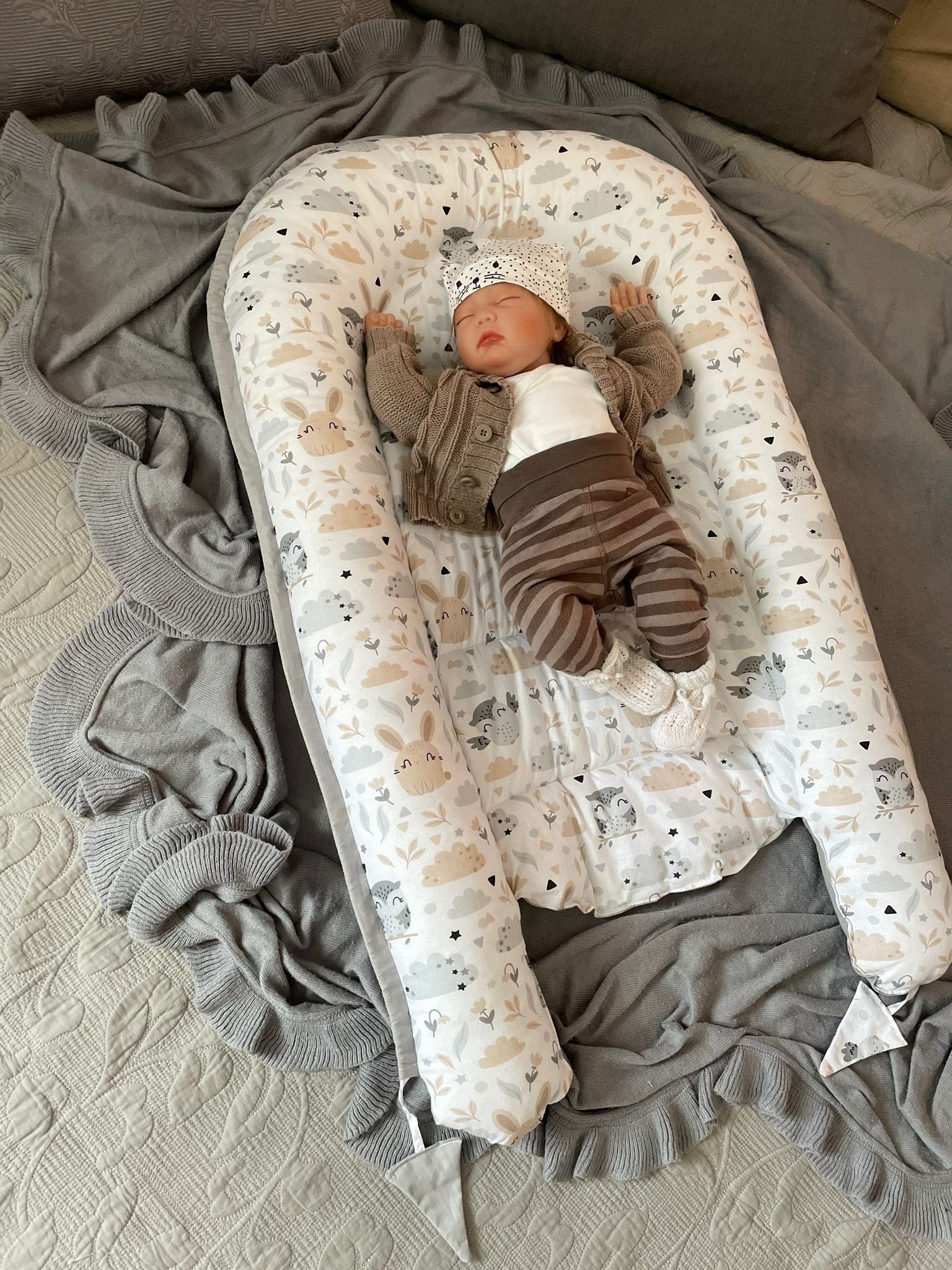 Loolay Bettnestchen BIO BAUMWOLLE BABYNEST Babykokon Neugeborene Babyaustattung SET, (4 Jahreszeiten Kuschelnest Reisebett SOLO/ o. im Premium SETS, 1-tlg., MUSTER: HASE Beige/ GRAU Nestchen 100% Baumwolle), LOOLAY® - 100% Europäische Stoffe und Klei