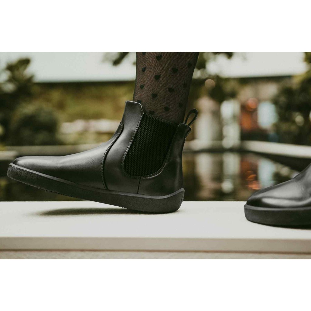 Be Lenka Entice Neo All Black  Chelsea Barfußschuhe