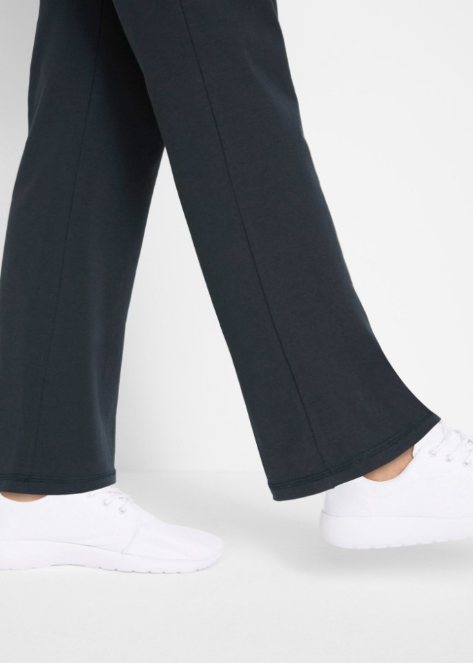 Sporthose aus Baumwolle, ausgestellt