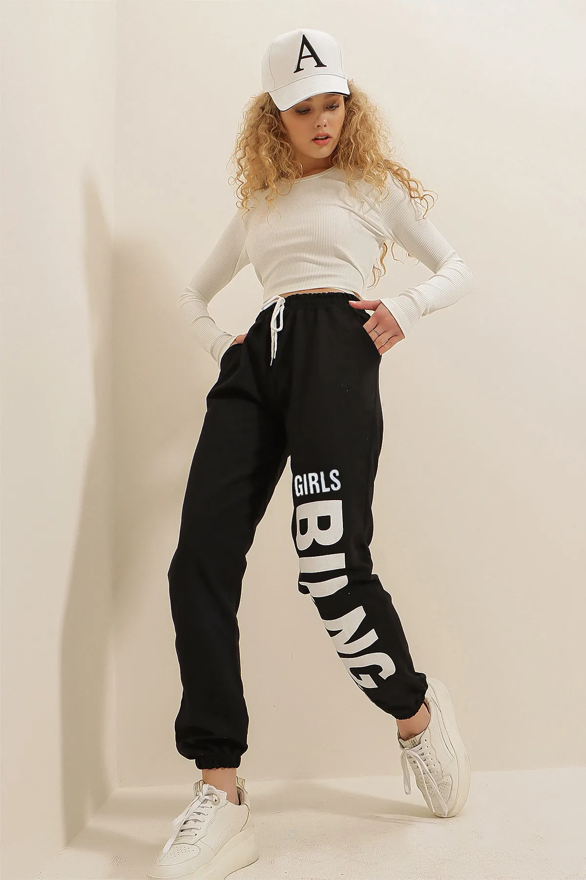 Trend Alaçatı Stili  Jogginghose - Schwarz - Relaxed